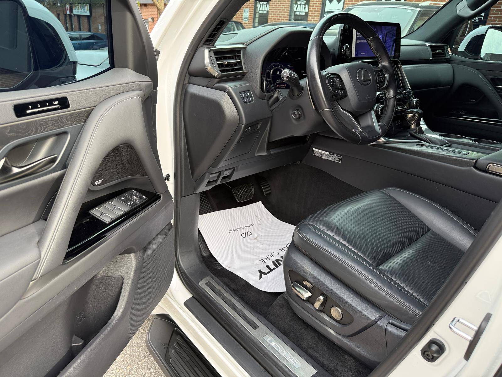 /crownautomobile/2022-Lexus-LX-5730095265255479.jpg