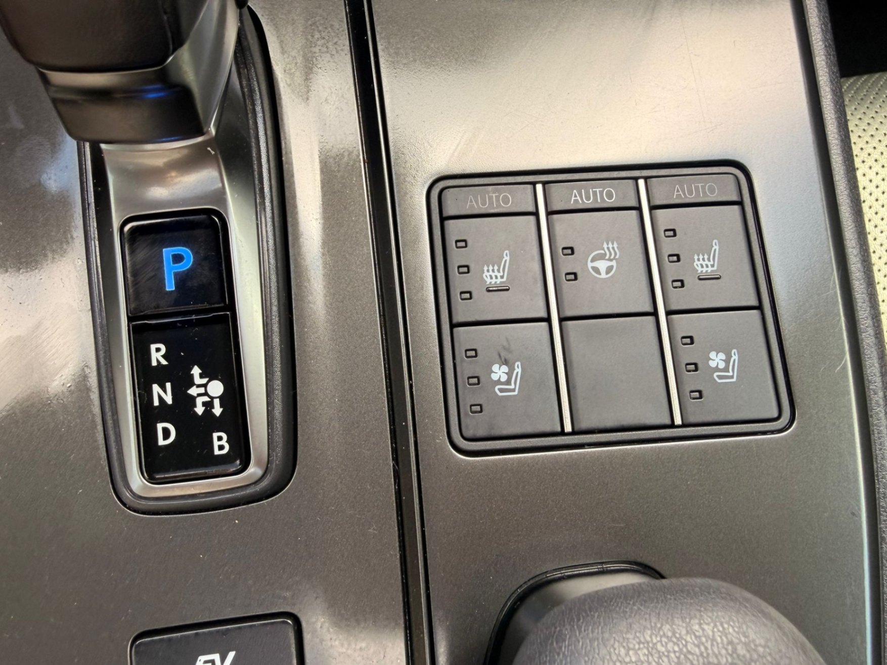 /crownautomobile/2025-Lexus-UX-04011163181035515.jpg