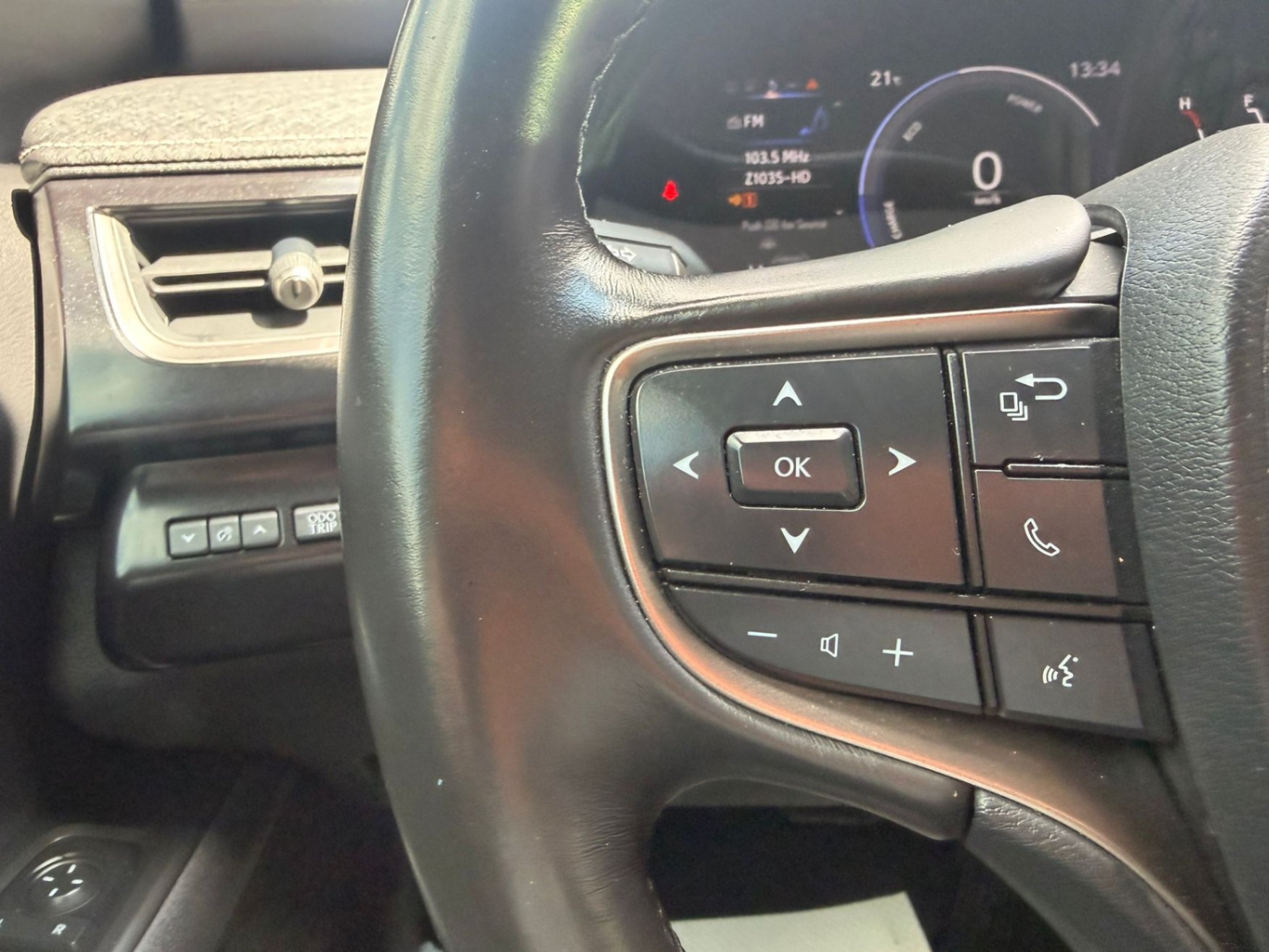 /crownautomobile/2025-Lexus-UX-26983489617818535.jpg