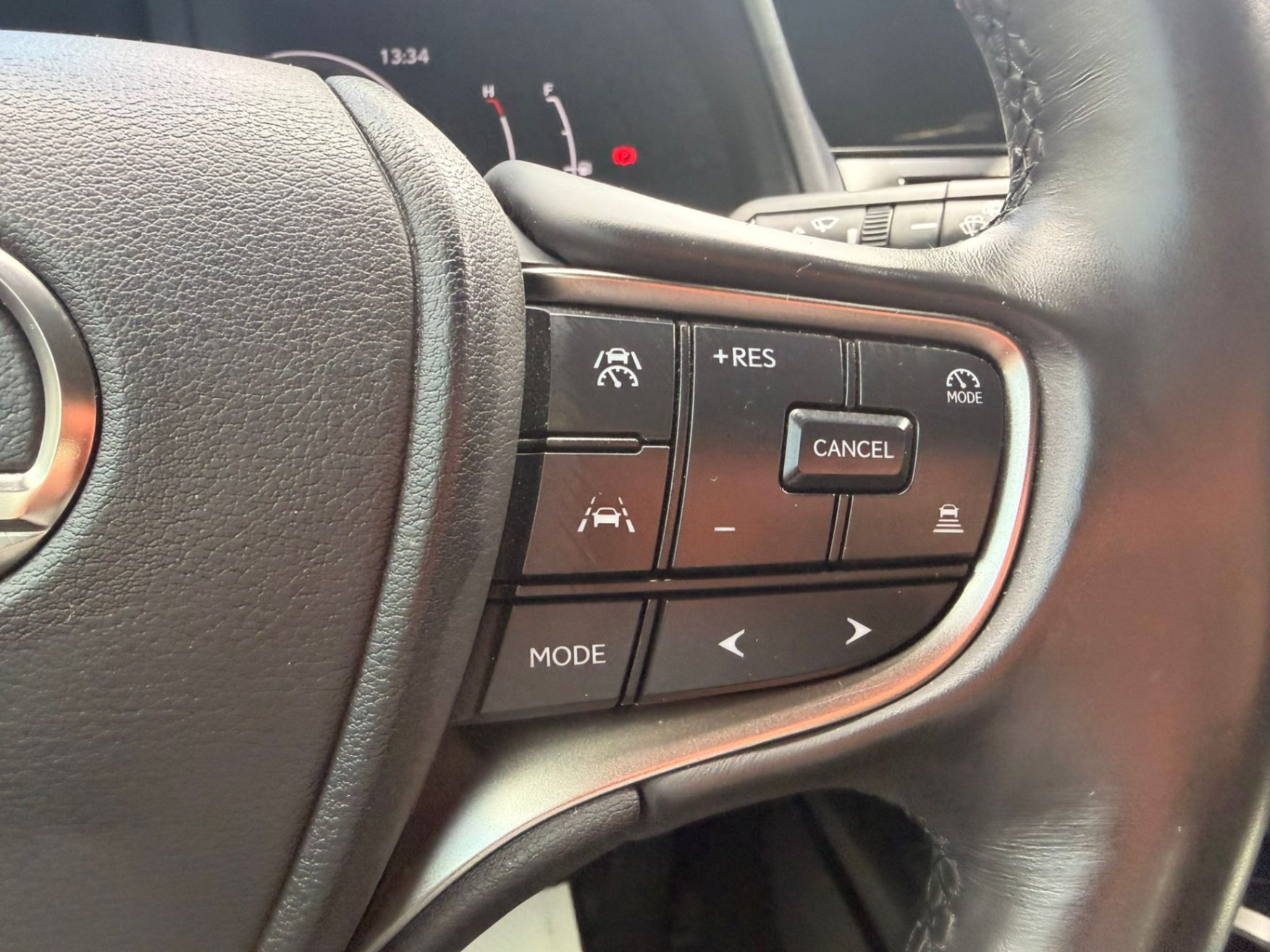 /crownautomobile/2025-Lexus-UX-9343624964061368.jpg