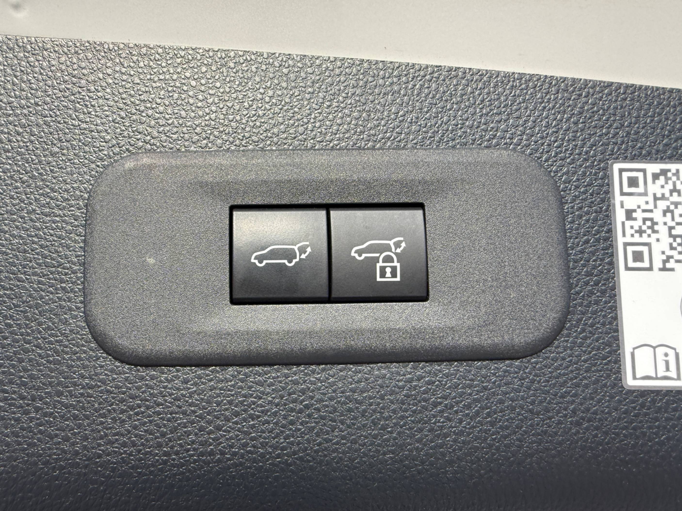 /crownautomobile/2025-Toyota-CrownSignia-3357455169595709.jpg