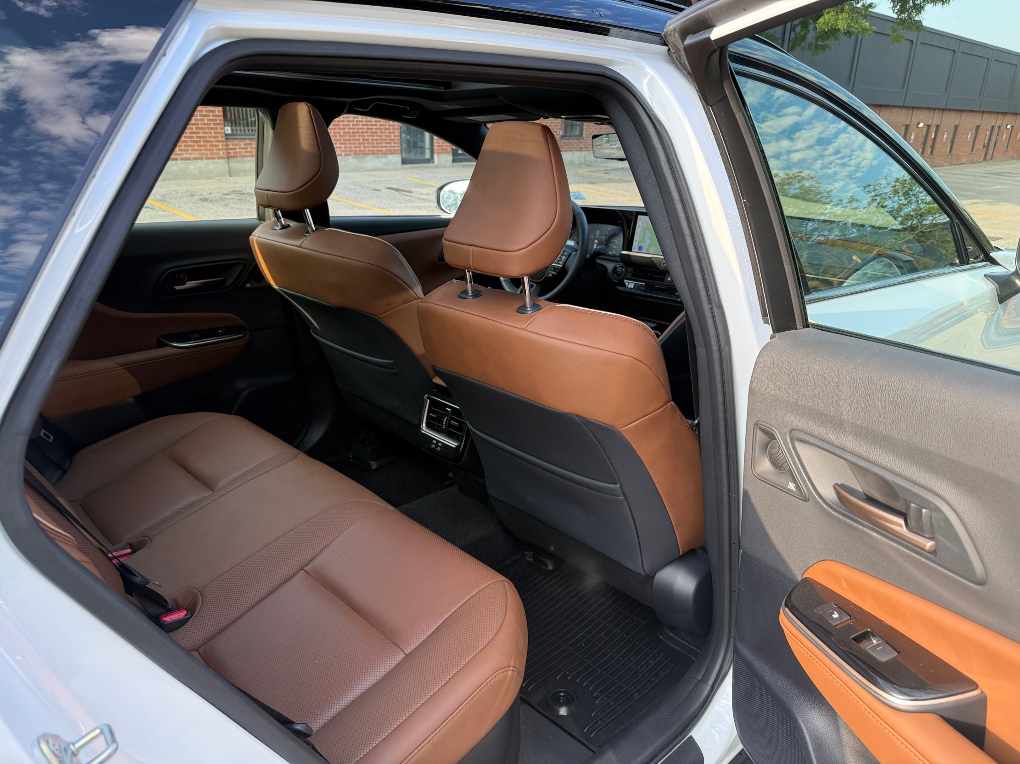 /crownautomobile/2025-Toyota-CrownSignia-8931838554965388.jpg