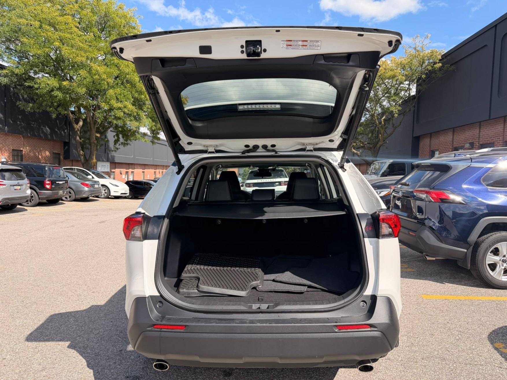 /crownautomobile/2025-Toyota-RAV4-947511479203073.jpg