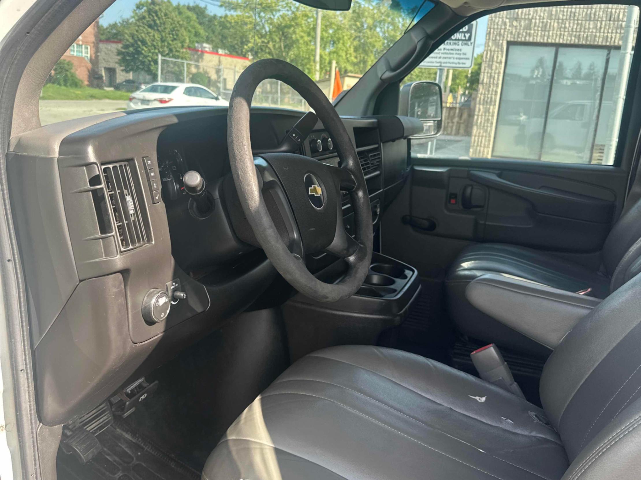 /dreamdriveauto/2011-Chevrolet-Express-1677883608376054.jpg