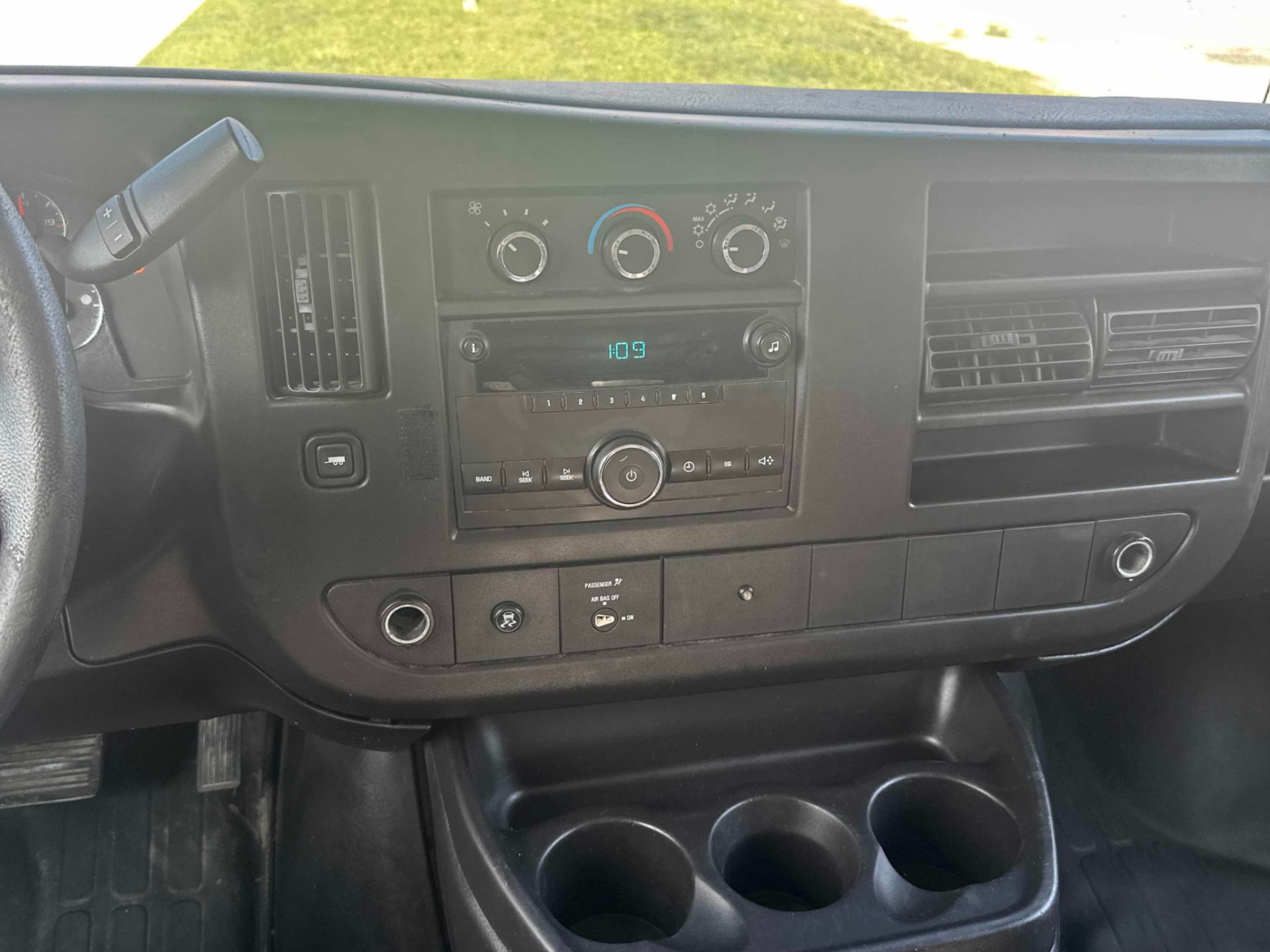 /dreamdriveauto/2011-Chevrolet-Express-2417516298149398.jpg