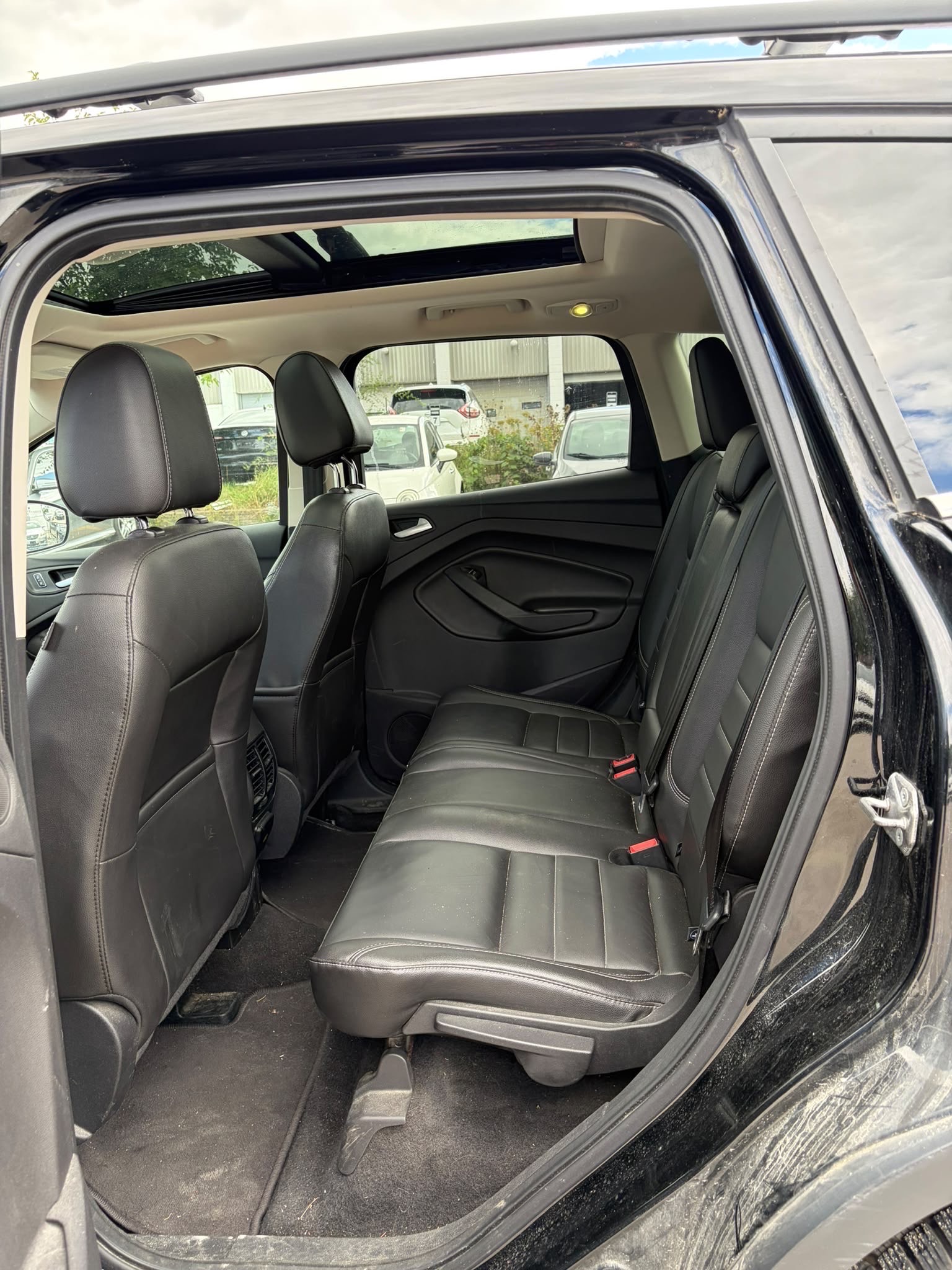 /dreamdriveauto/2016-Ford-Escape-0004201606016354109.jpg
