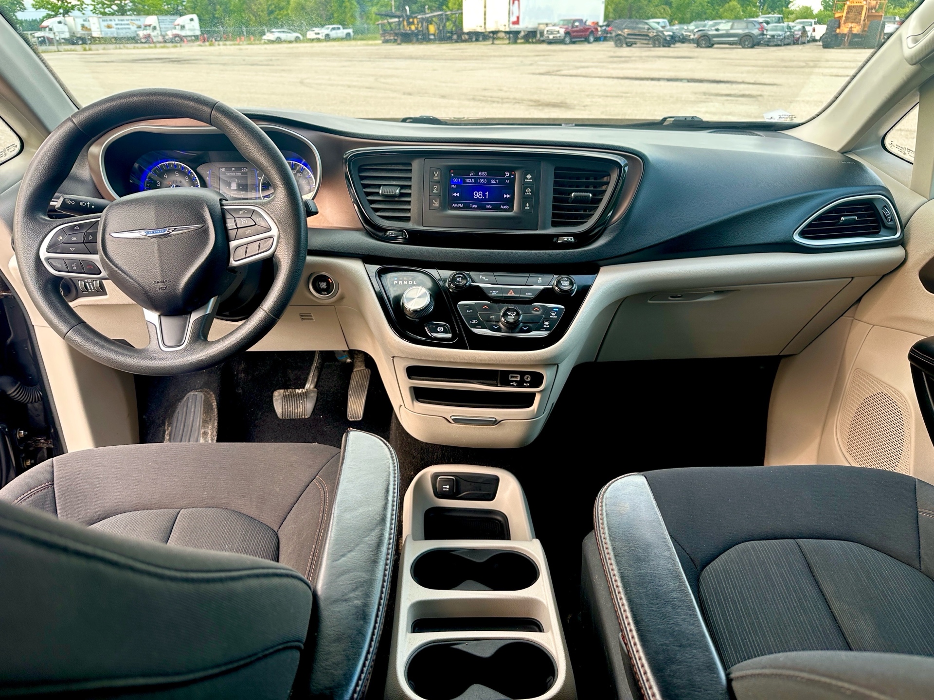 /dreamdriveauto/2017-Chrysler-Pacifica-7361522329874357.jpg