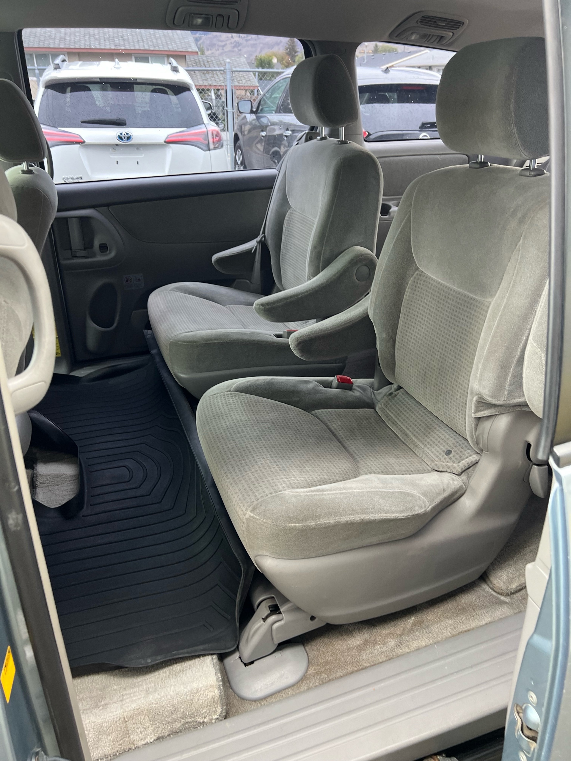 /drivehubautosales/2007-Toyota-Sienna-009835161726758024.jpg
