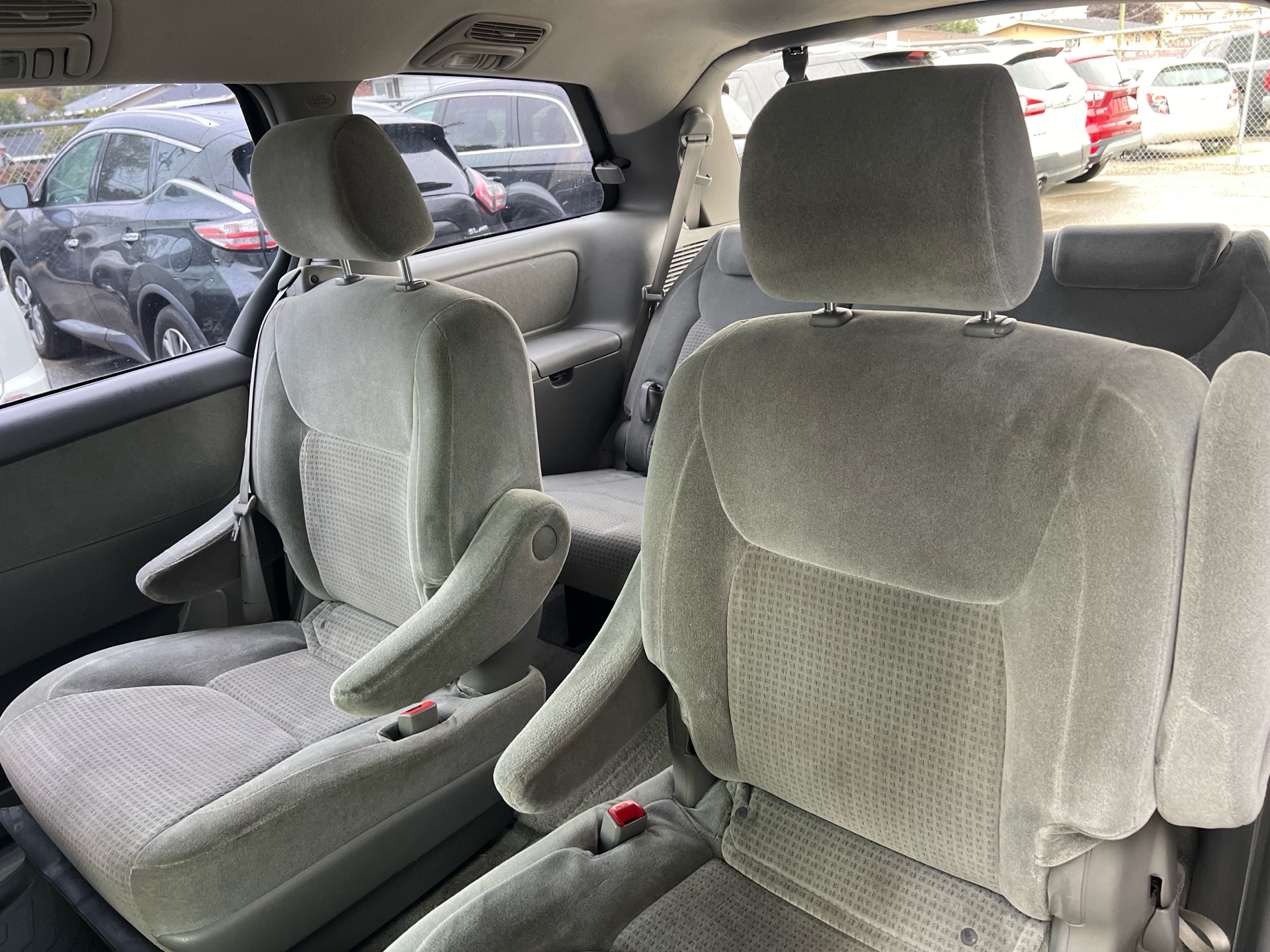 /drivehubautosales/2007-Toyota-Sienna-16974612368540765.jpg