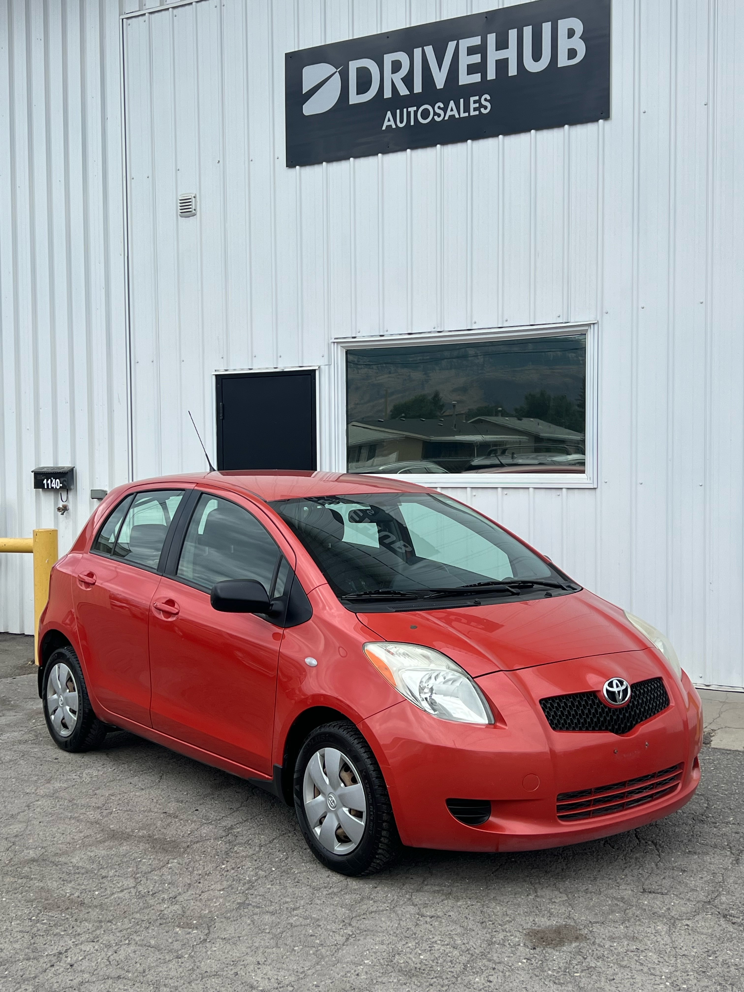 /drivehubautosales/2008-Toyota-Yaris-4498029599191533.jpg