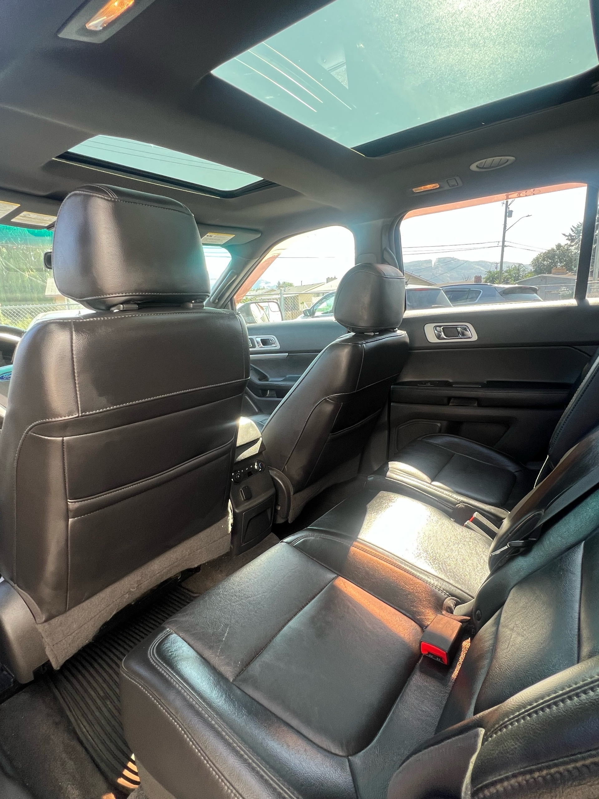 /drivehubautosales/2011-Ford-Explorer-19710591466542504.jpg