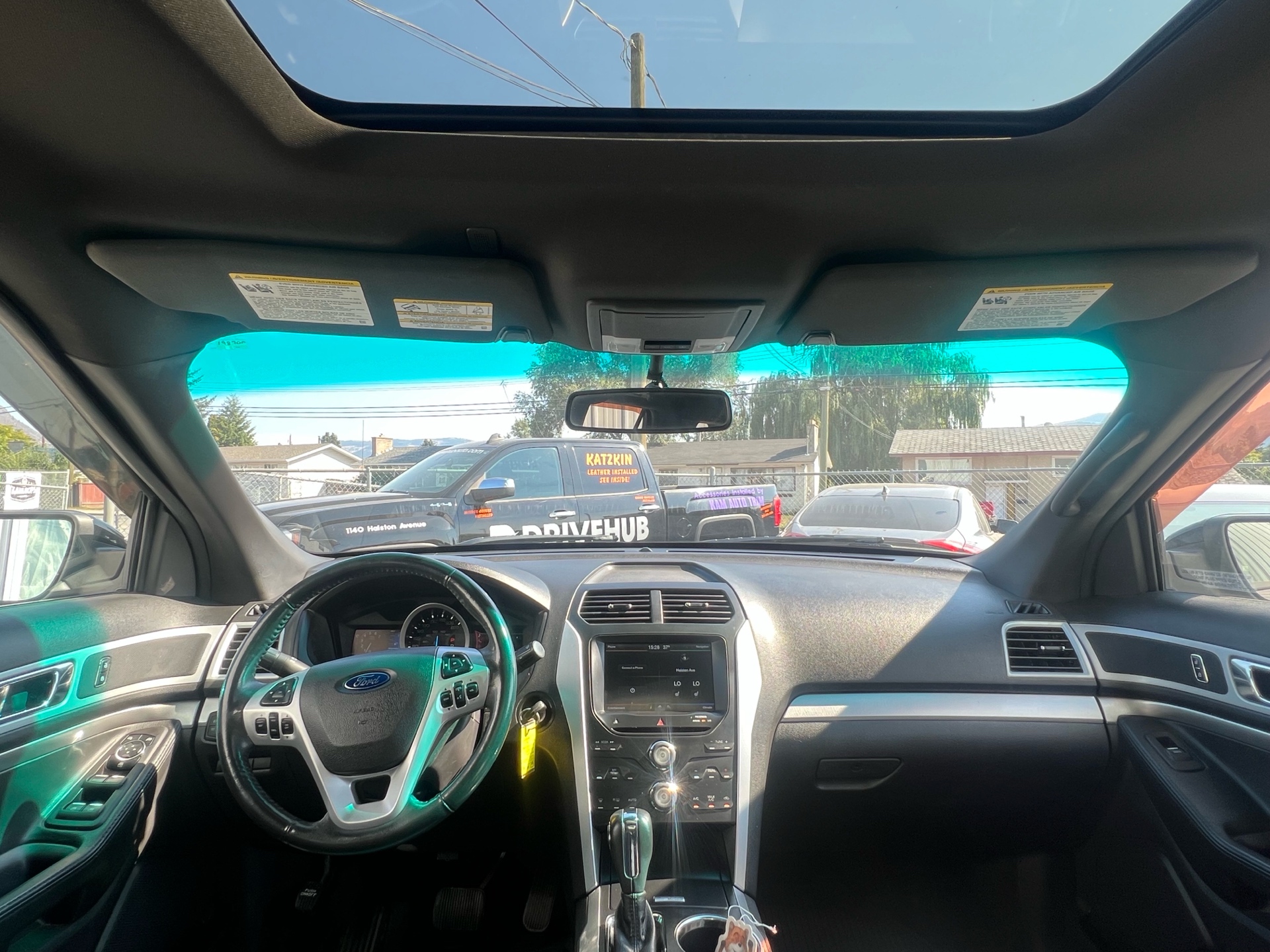 /drivehubautosales/2011-Ford-Explorer-42027443789270147.jpg
