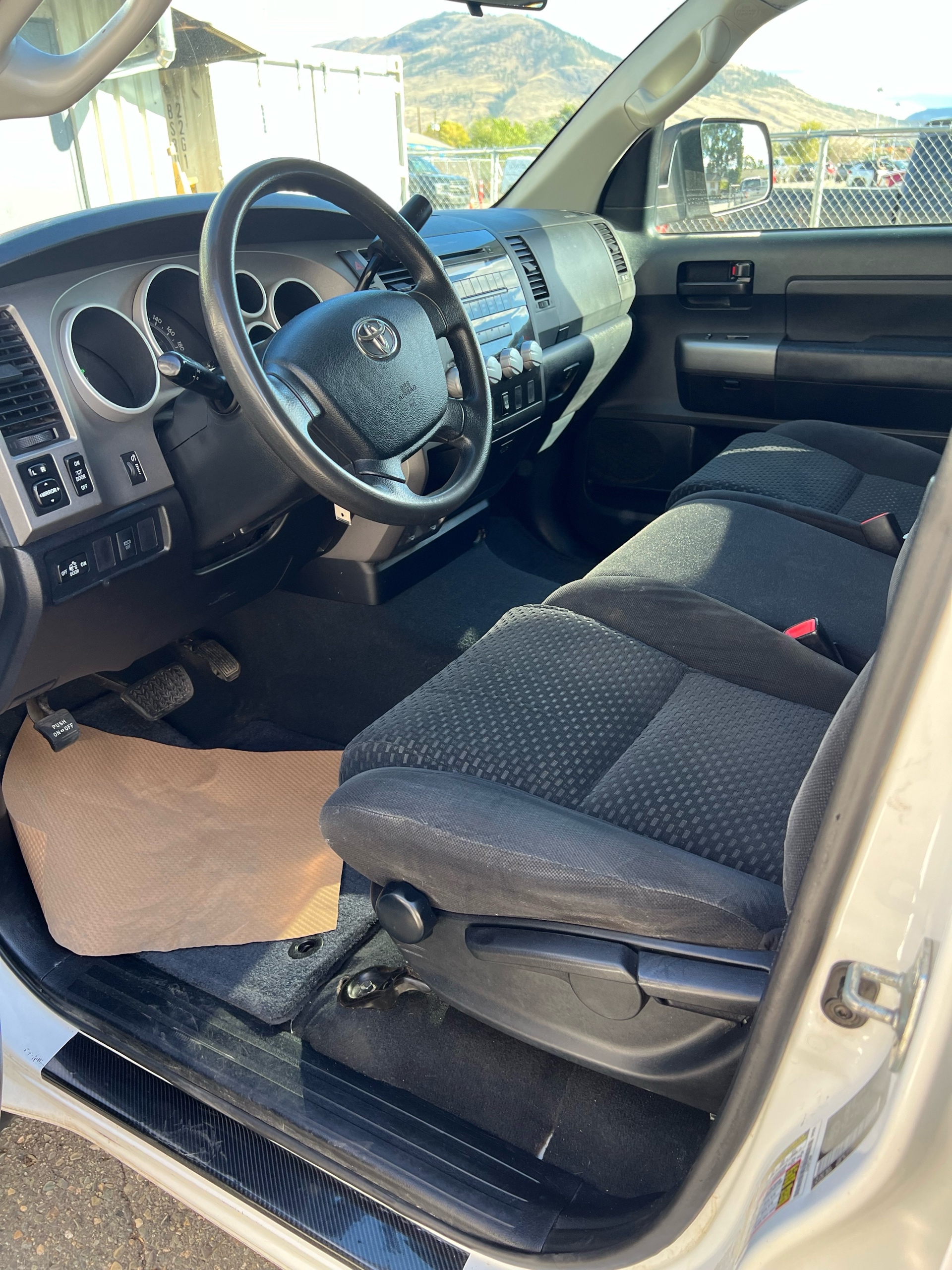 /drivehubautosales/2011-Toyota-Tundra-6778999832260979.jpg