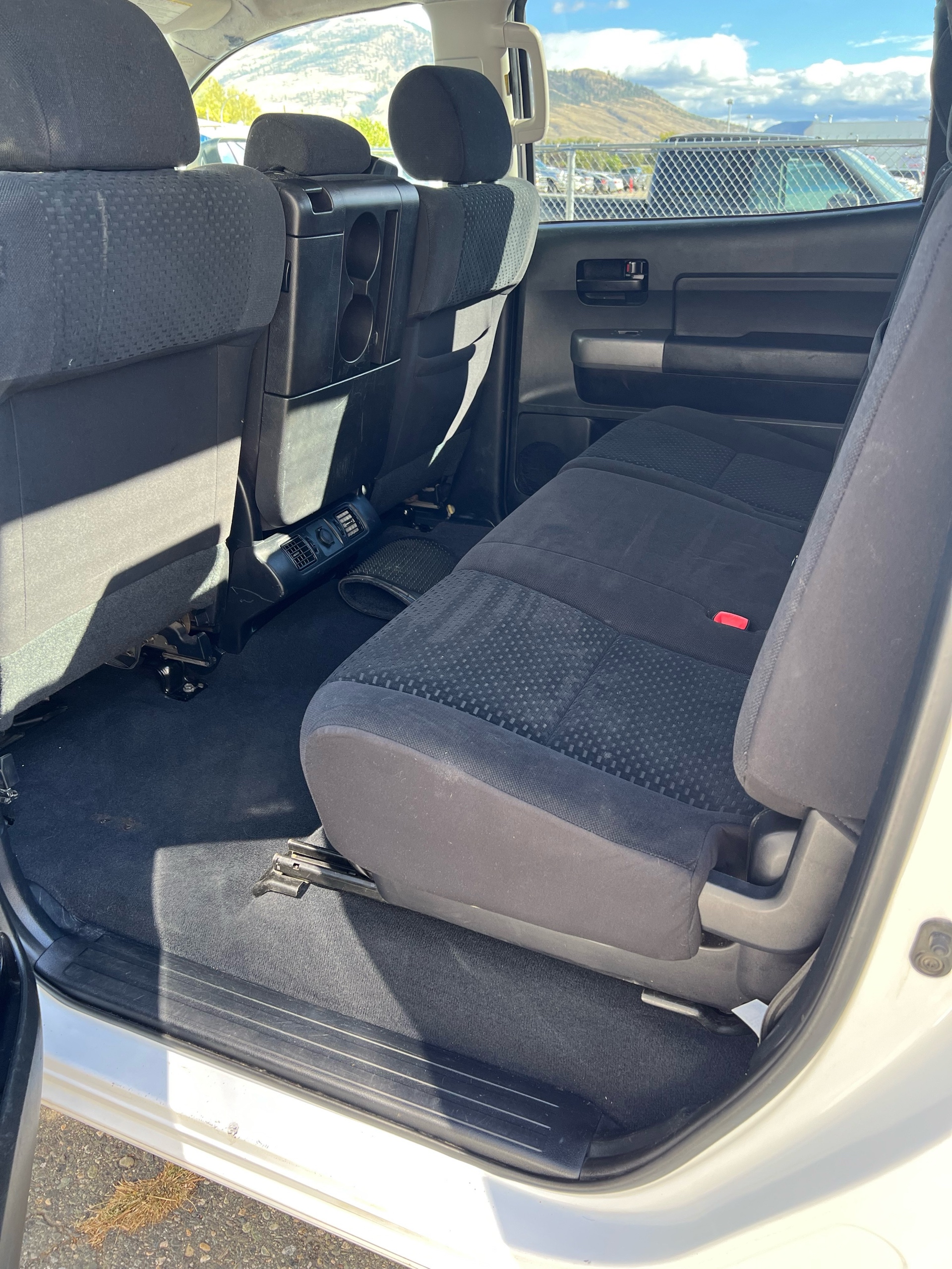 /drivehubautosales/2011-Toyota-Tundra-7452511078819632.jpg