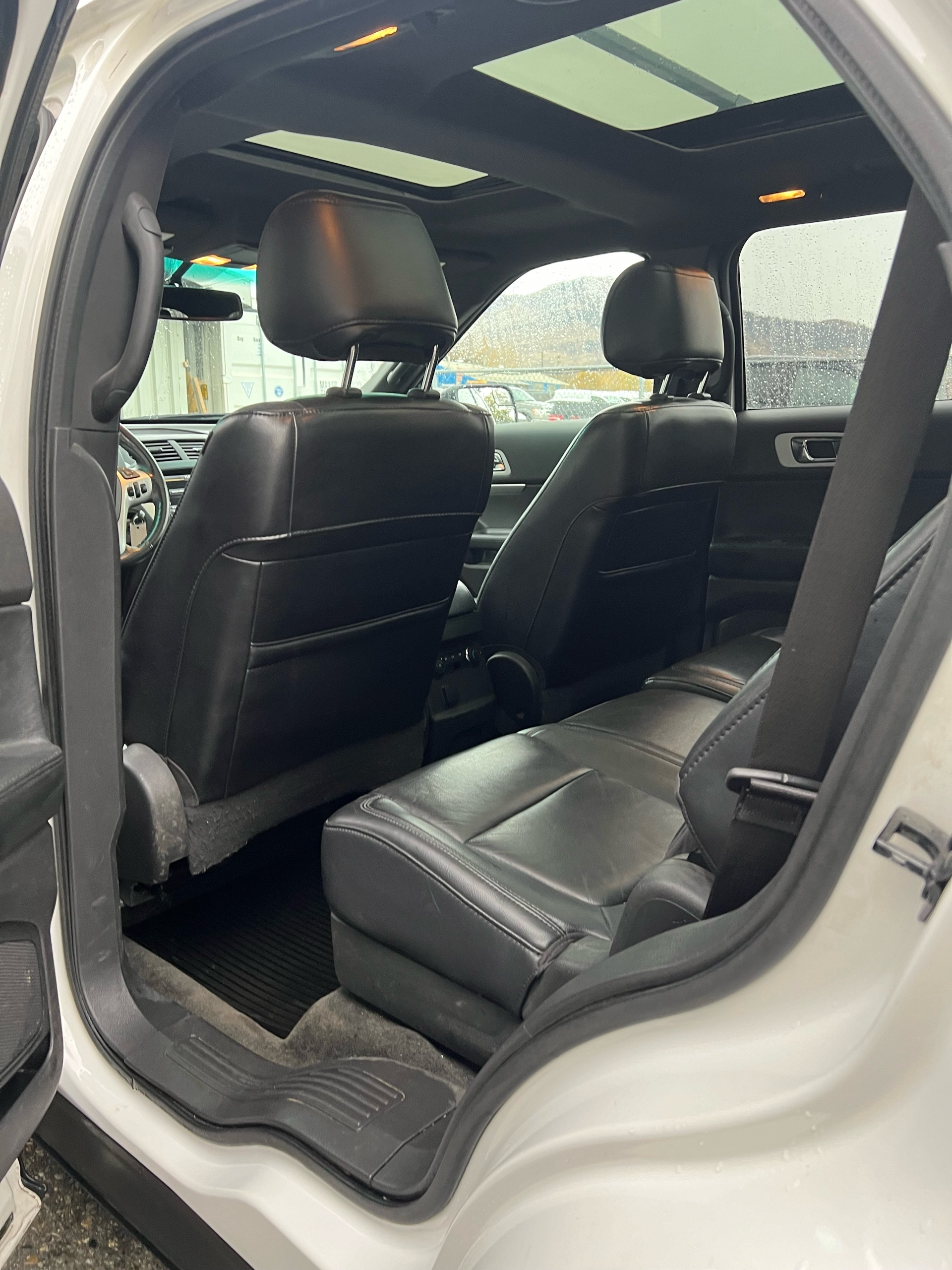 /drivehubautosales/2012-Ford-Explorer-2543662244255456.jpg