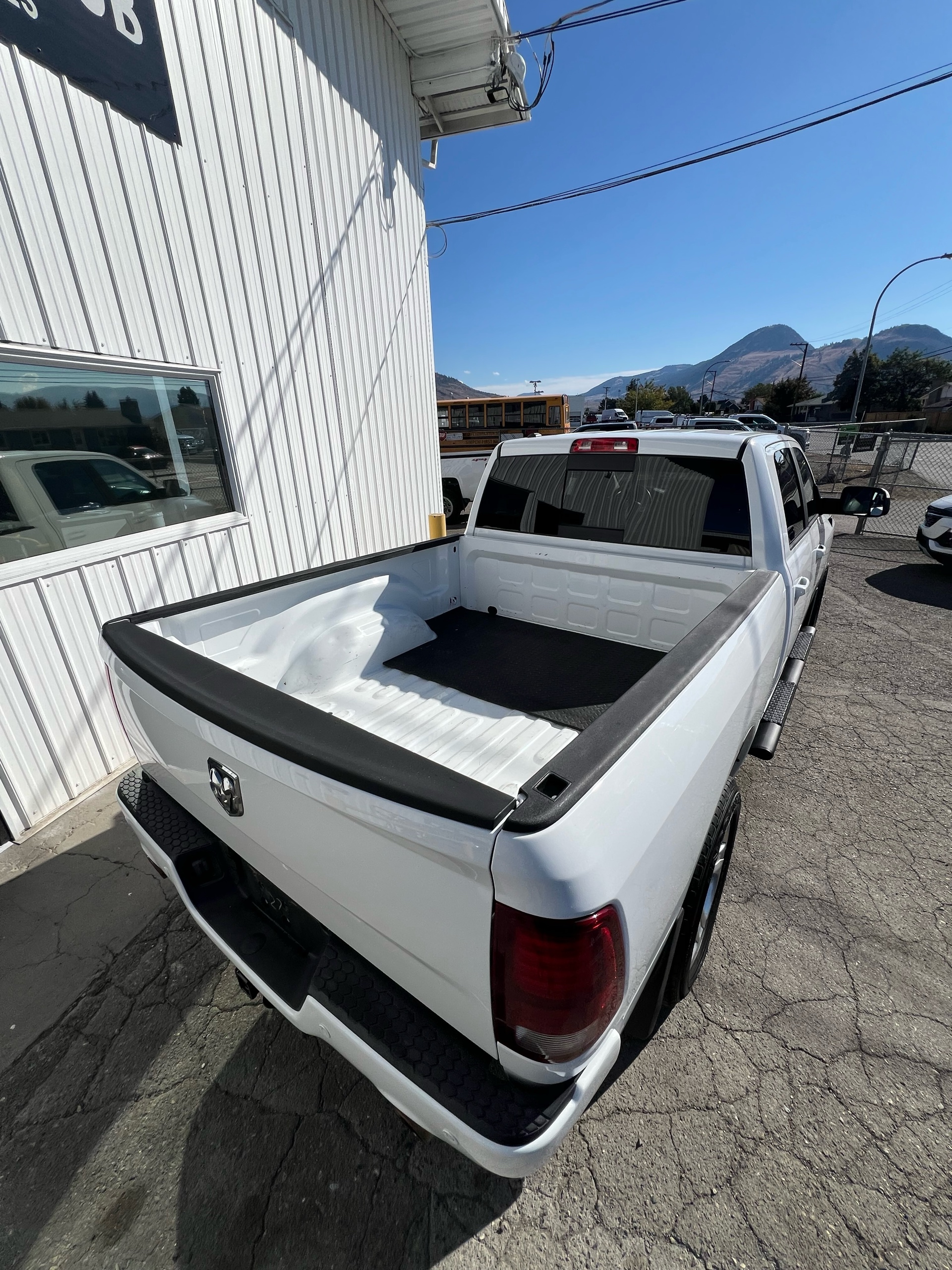/drivehubautosales/2014-Ram-1500-6285341906206383.jpg