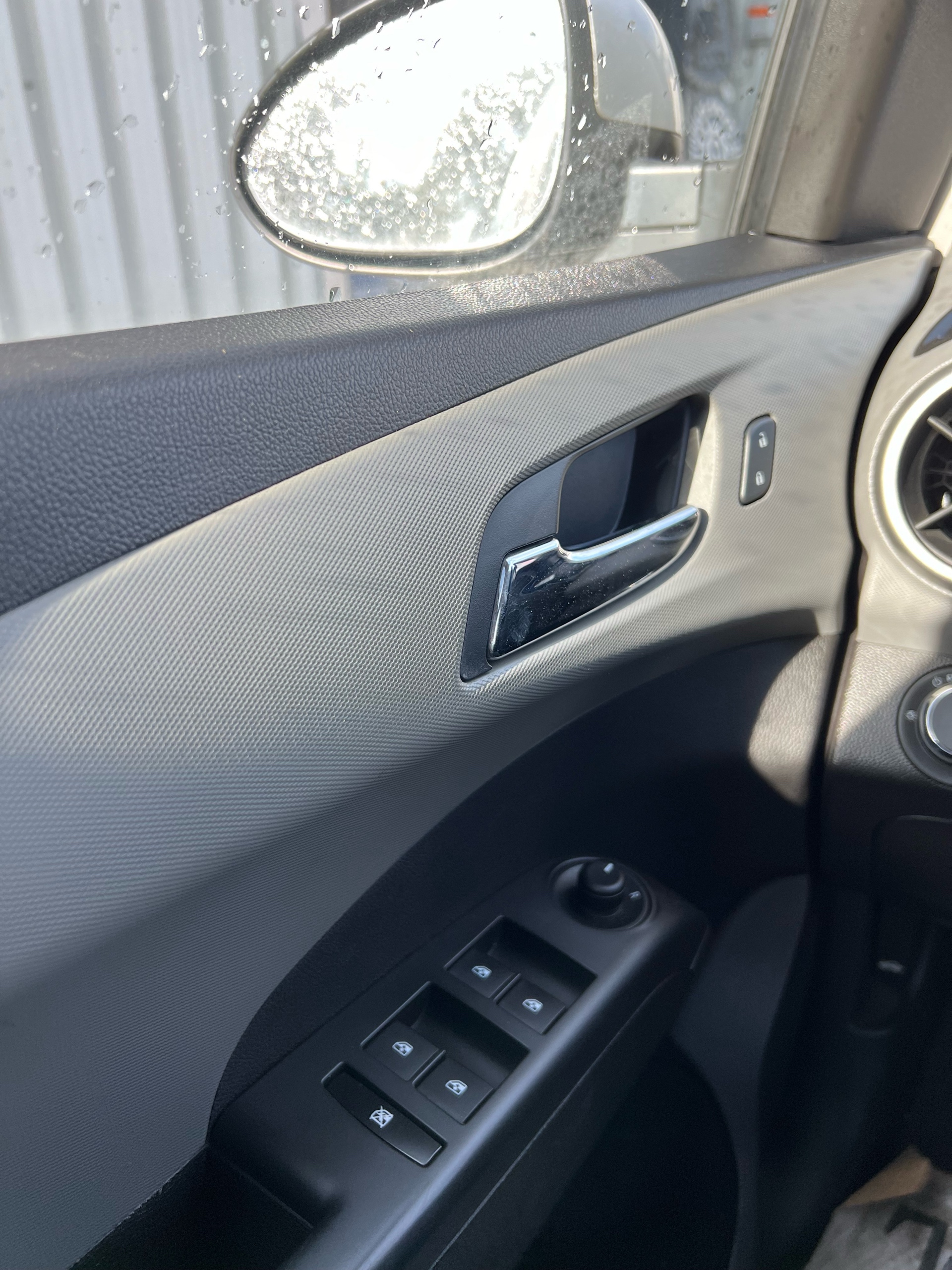 /drivehubautosales/2015-Chevrolet-Sonic-13684509547908297.jpg