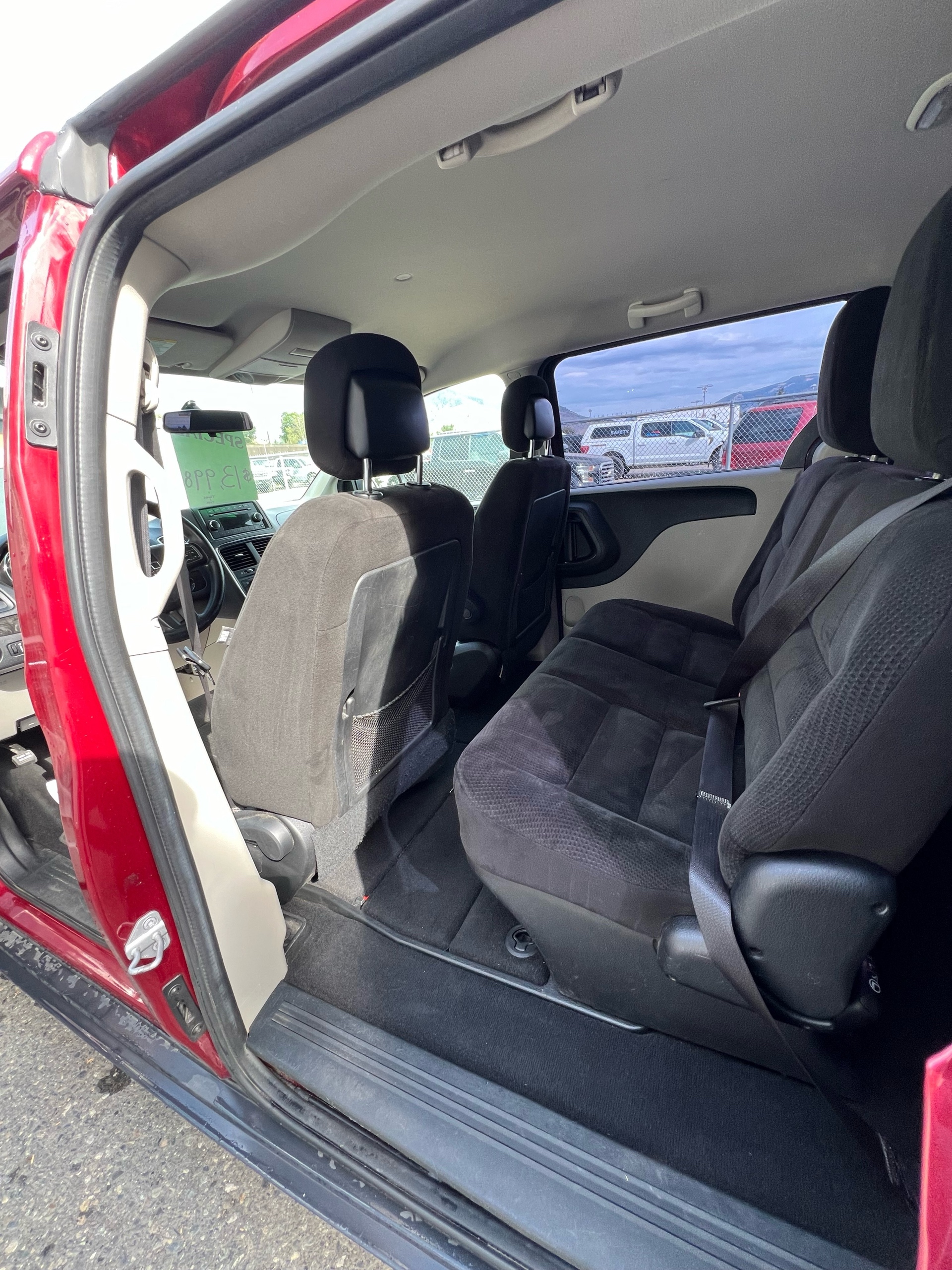 /drivehubautosales/2015-Dodge-GrandCaravan-15107849515253546.jpg