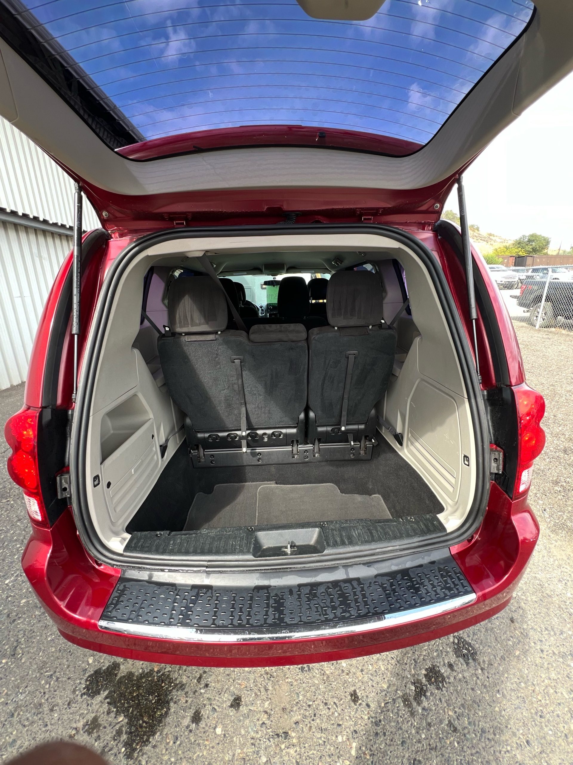 /drivehubautosales/2015-Dodge-GrandCaravan-51736858596509.jpg