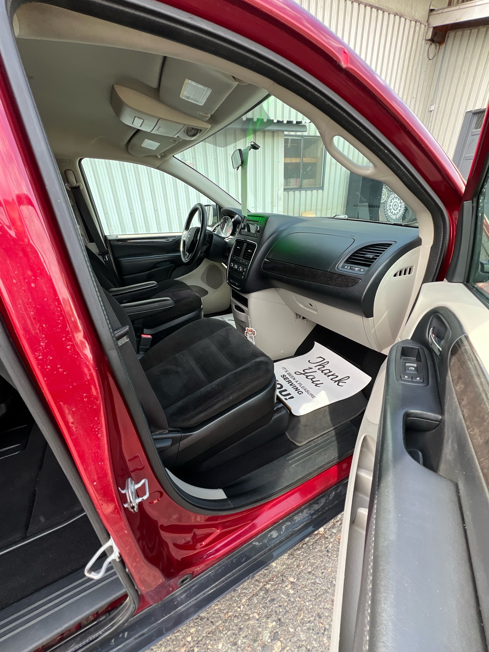 /drivehubautosales/2015-Dodge-GrandCaravan-5209325569065386.jpg