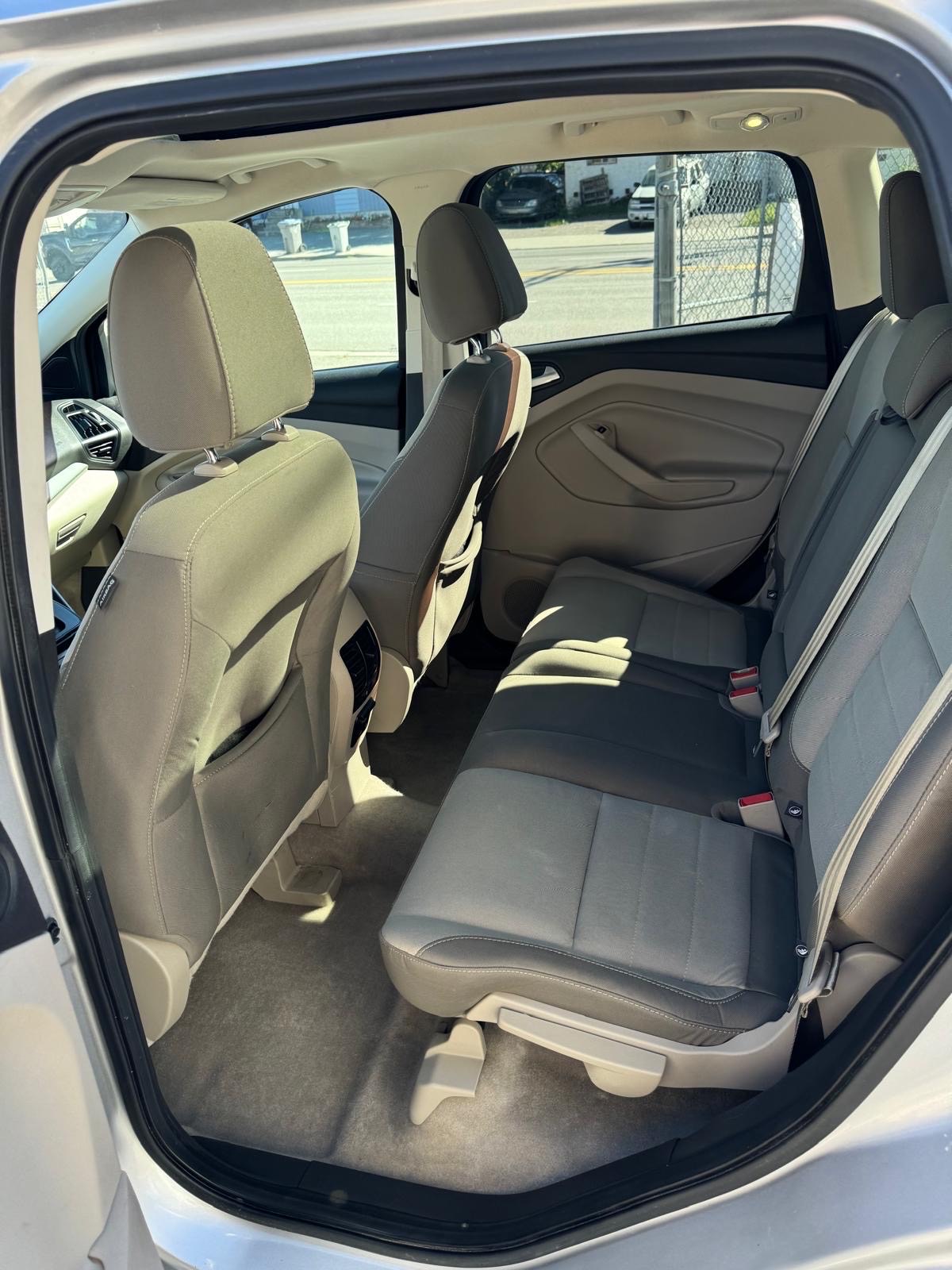 /drivehubautosales/2015-Ford-Escape-22394240372621566.jpg