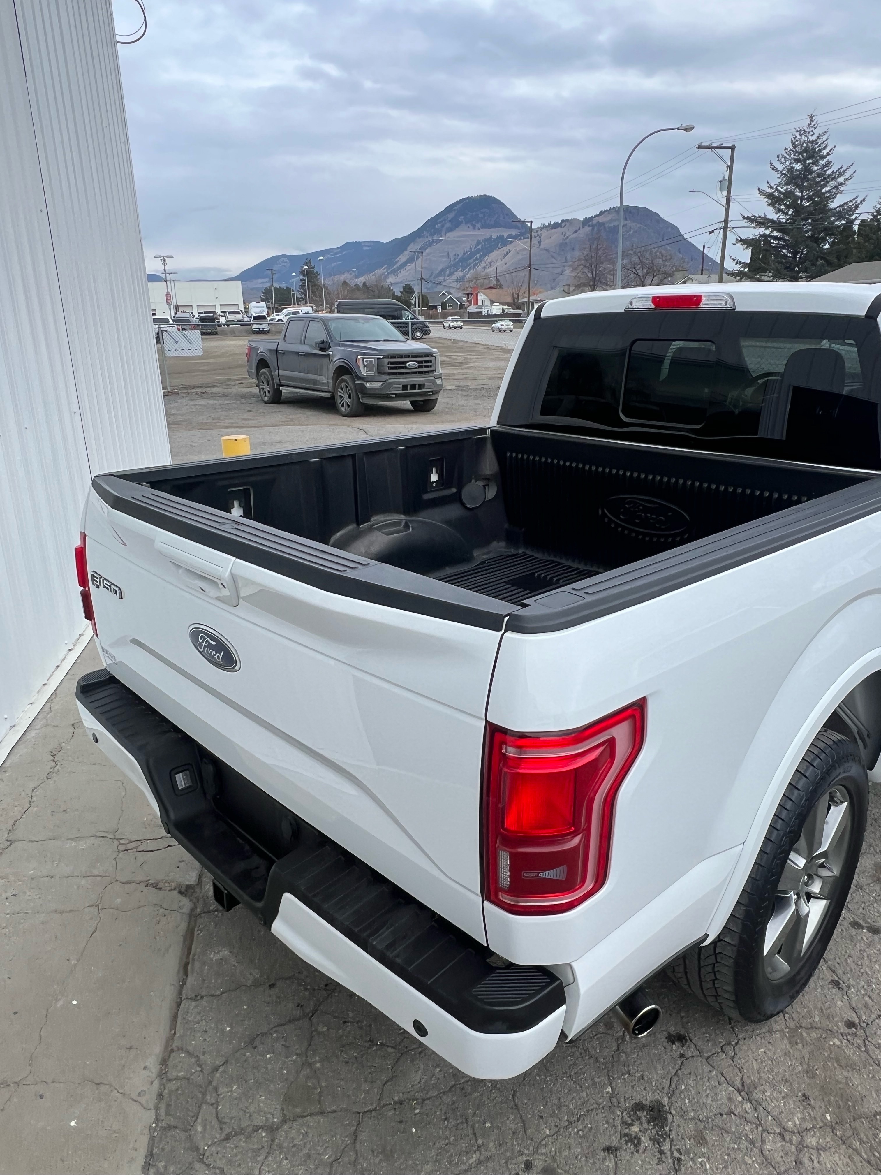 /drivehubautosales/2015-Ford-F-150-4418529670791891.jpg