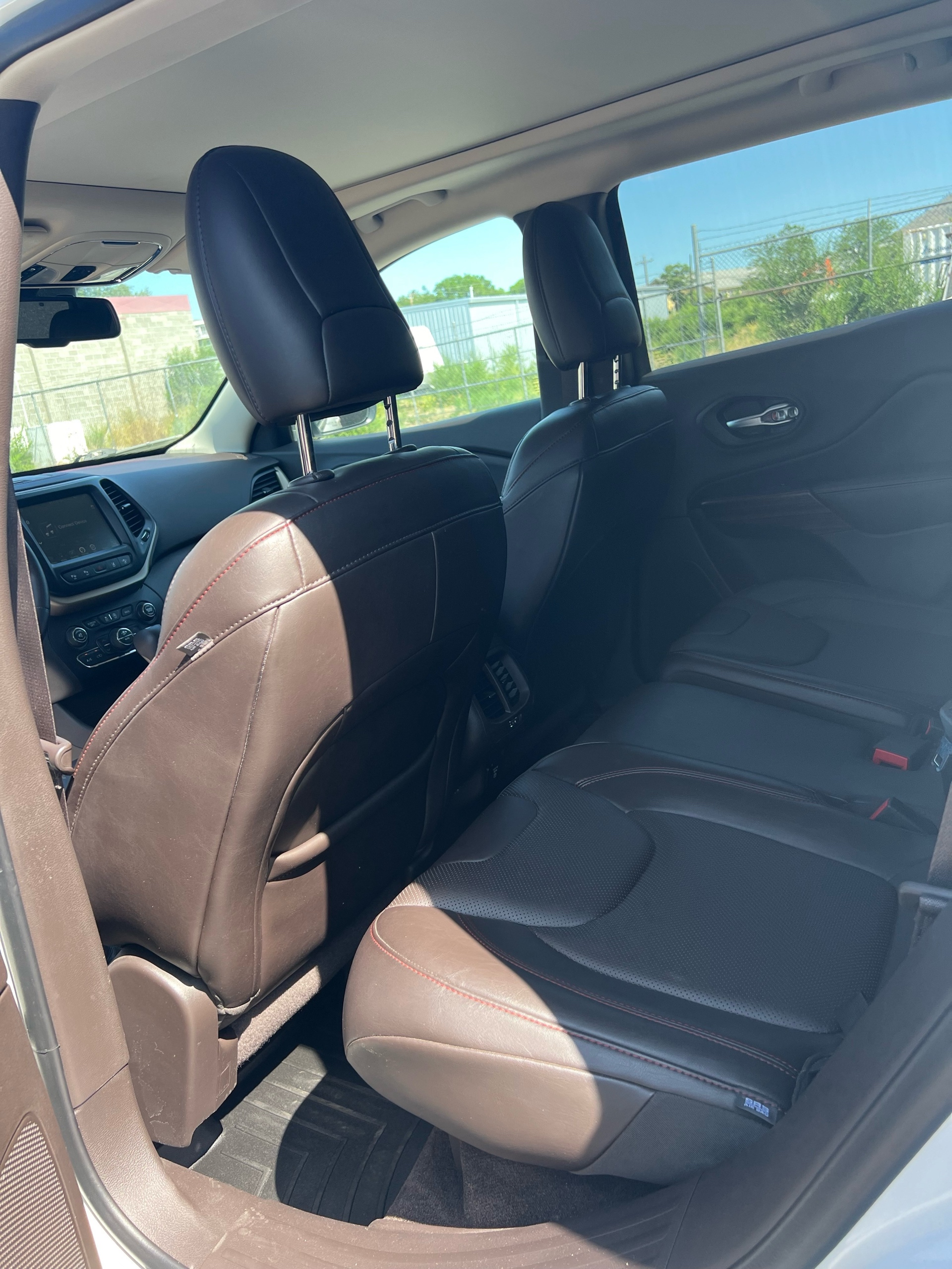 /drivehubautosales/2015-Jeep-Cherokee-7773538318141797.jpg