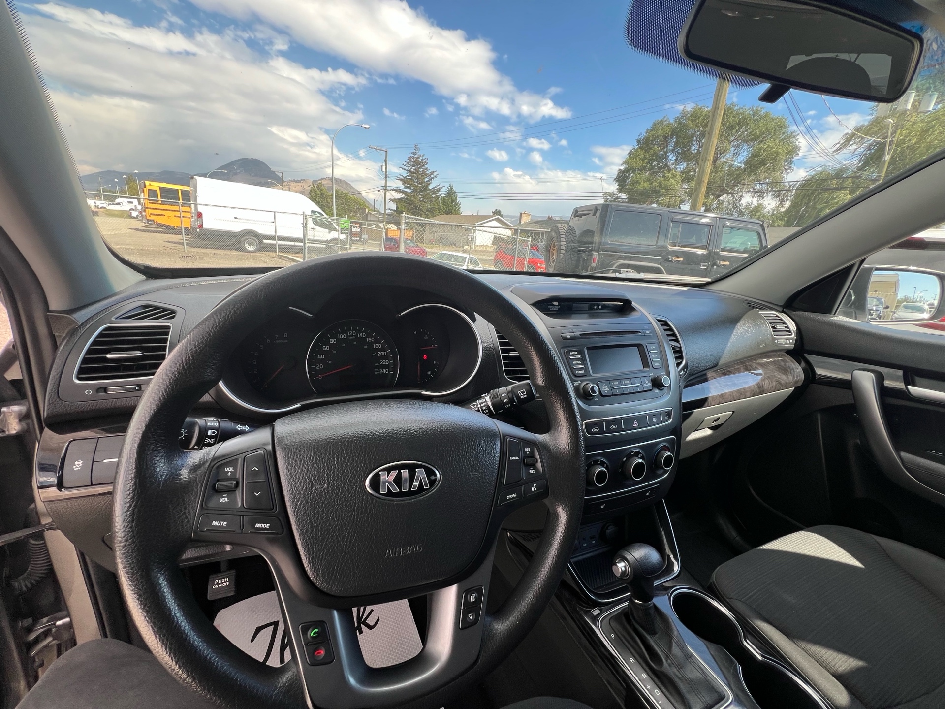 /drivehubautosales/2015-Kia-Sorento-10937176327827314.jpg