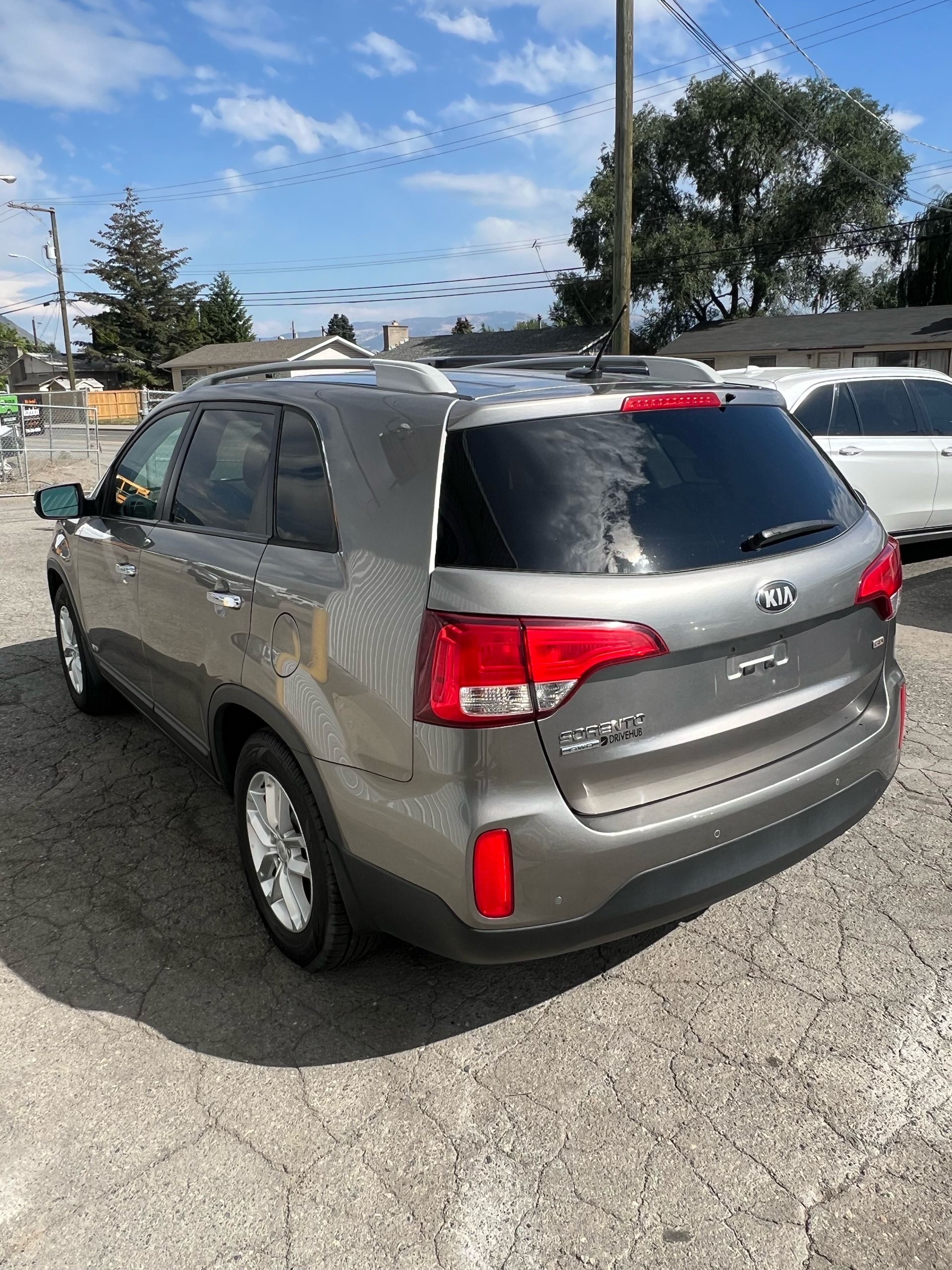 /drivehubautosales/2015-Kia-Sorento-29862515794151134.jpg