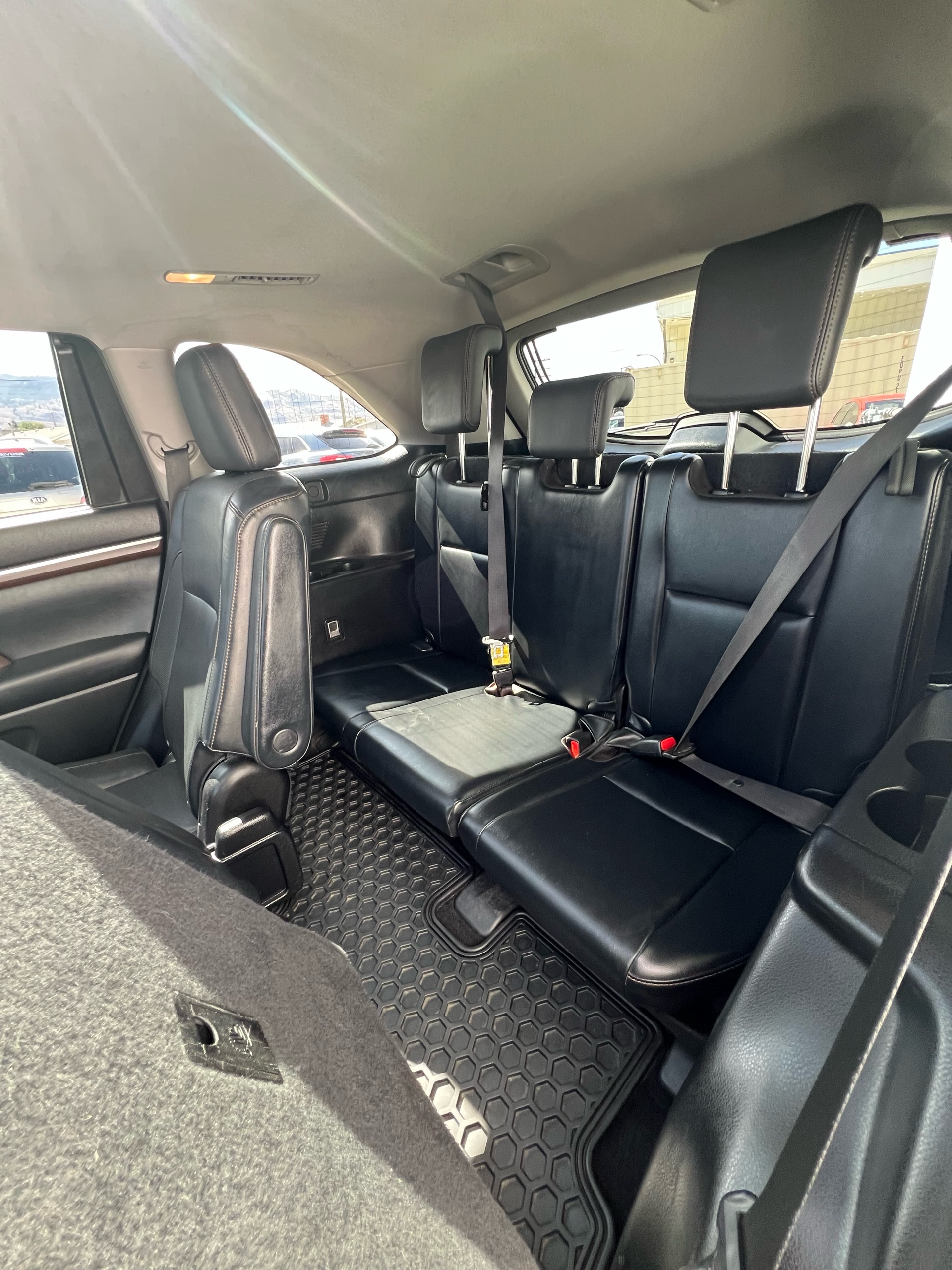 /drivehubautosales/2015-Toyota-Highlander-646245165646169.jpg