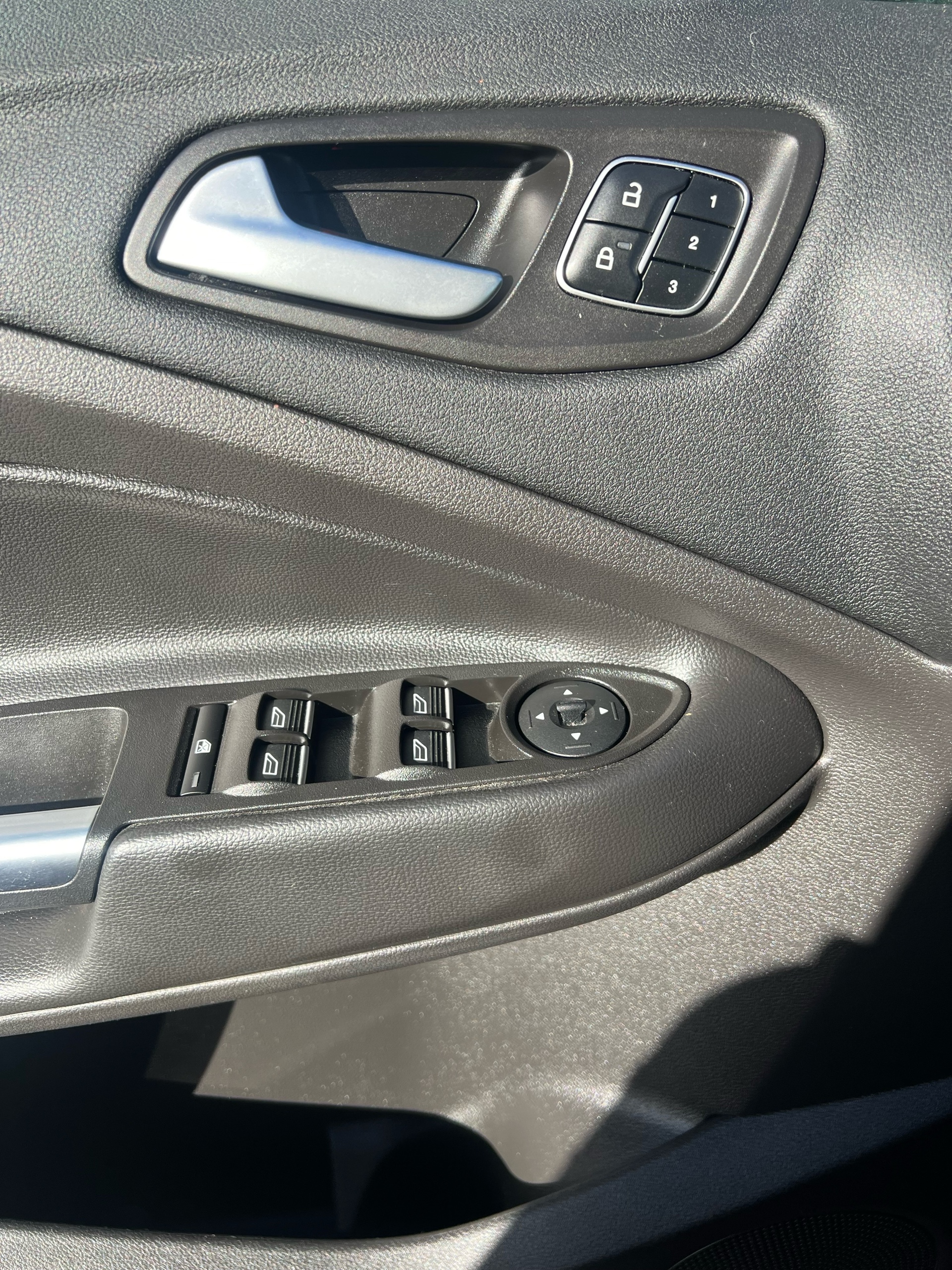 /drivehubautosales/2017-Ford-Escape-4559160925440944.jpg