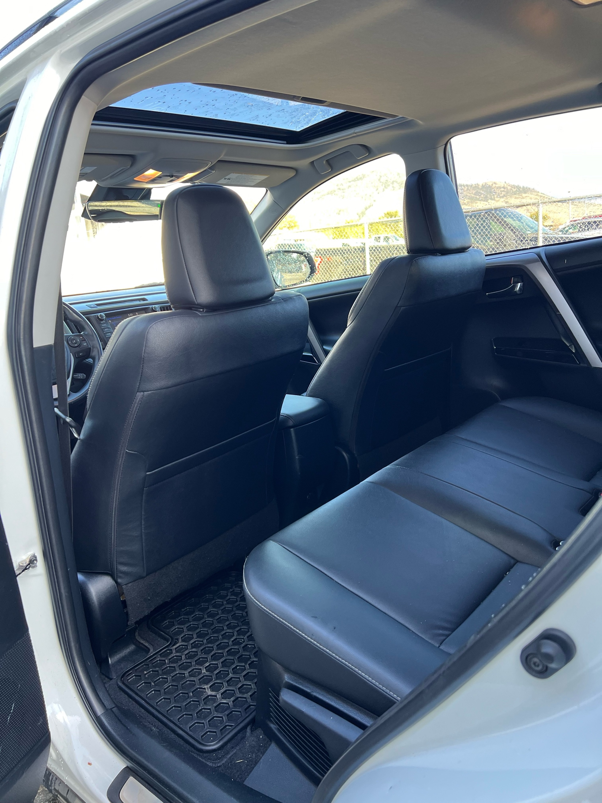 /drivehubautosales/2017-Toyota-RAV4Hybrid-07210885326942651.jpg