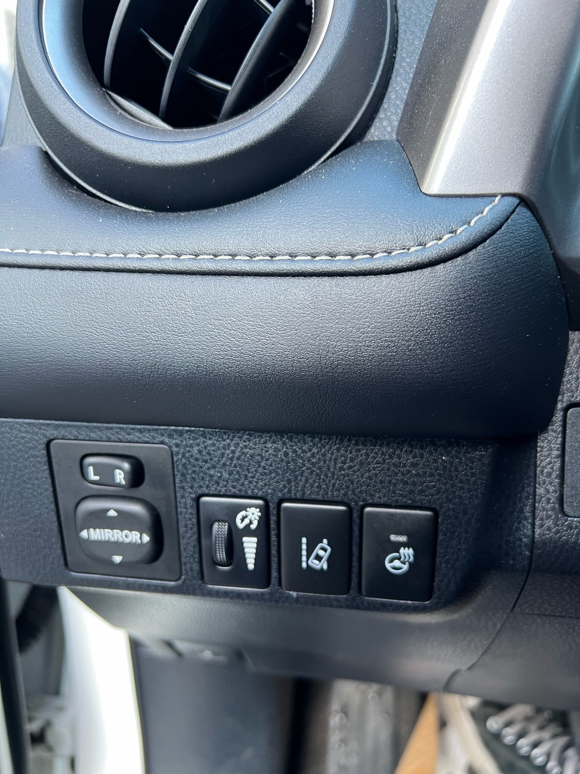 /drivehubautosales/2017-Toyota-RAV4Hybrid-6451561472009508.jpg