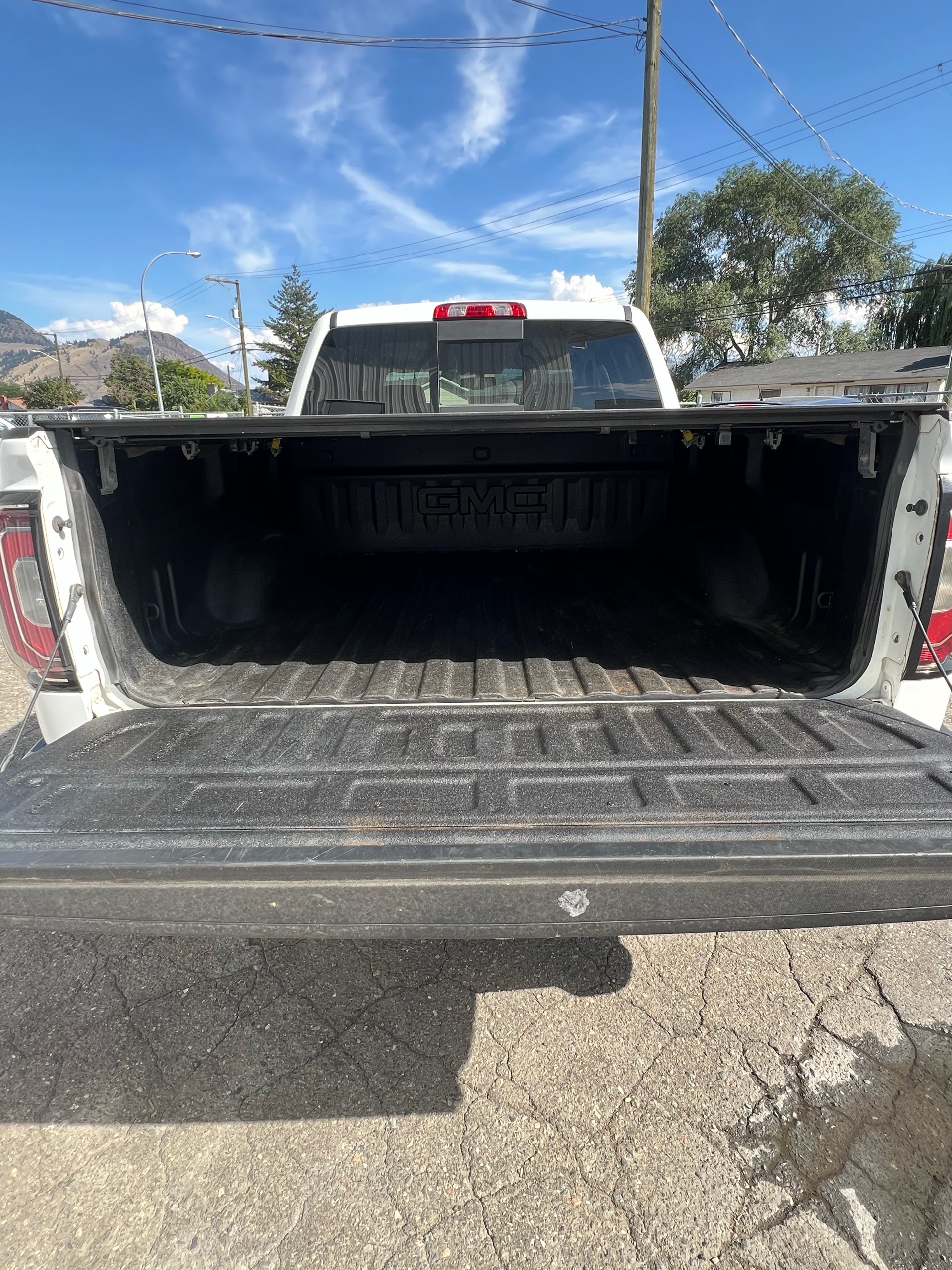 /drivehubautosales/2018-GMC-Sierra1500-2311249791959542.jpg