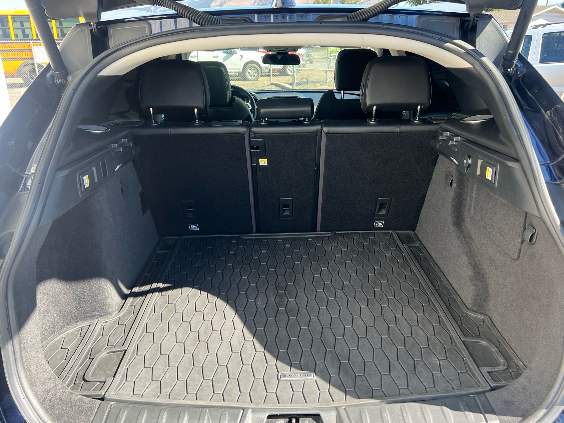 /drivehubautosales/2018-Jaguar-F-PACE-22115623125177808.jpg