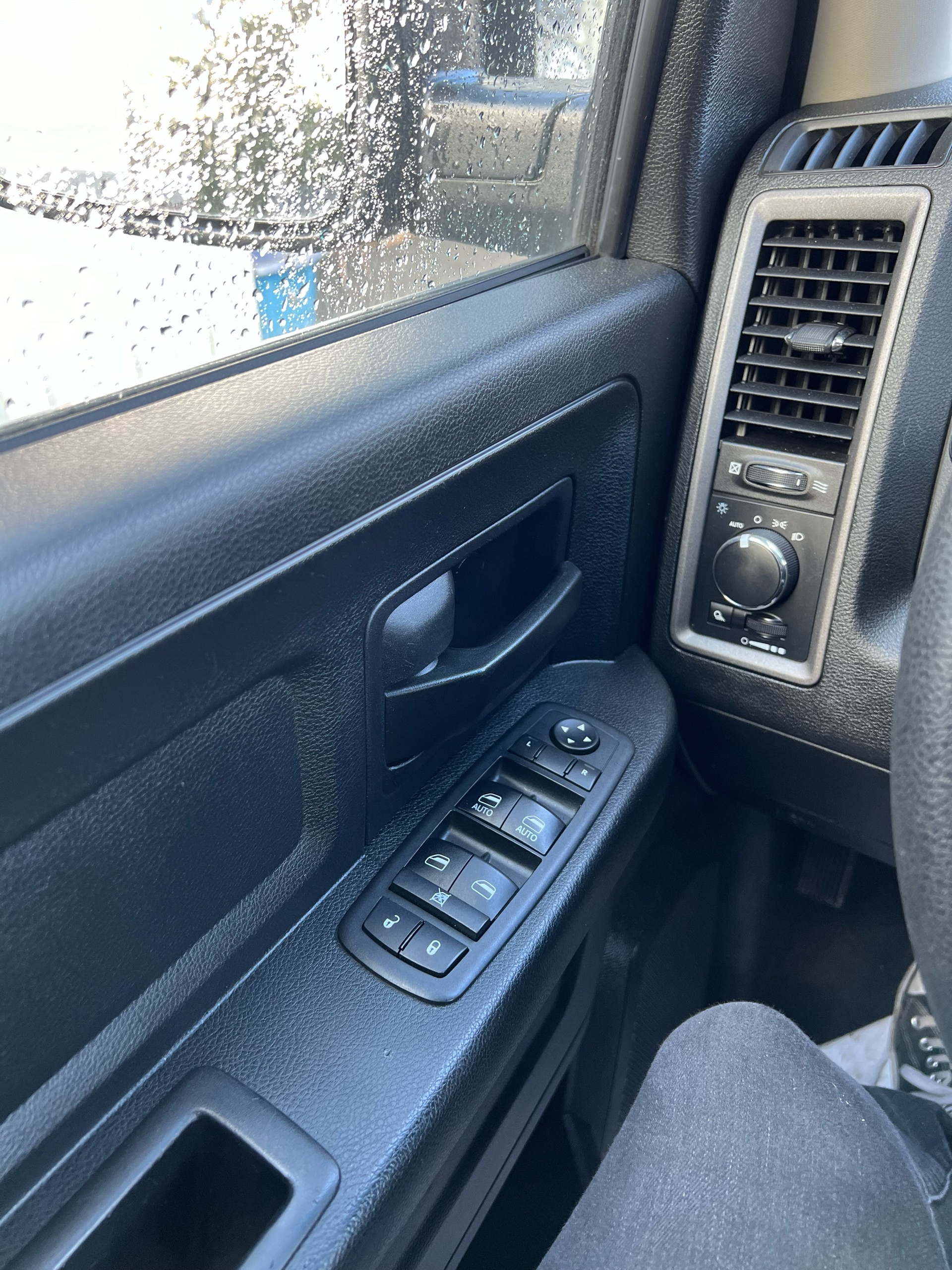 /drivehubautosales/2018-Ram-1500-726399238439404.jpg
