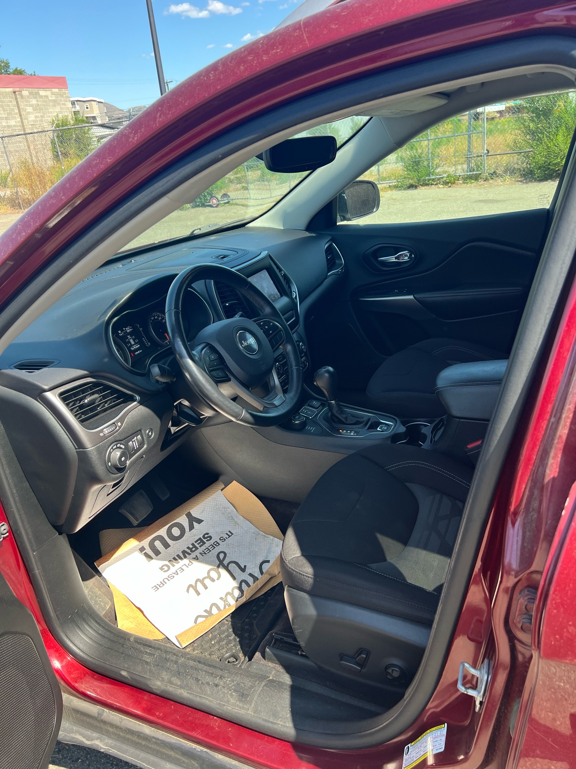 /drivehubautosales/2019-Jeep-Cherokee-8614680435214934.jpg