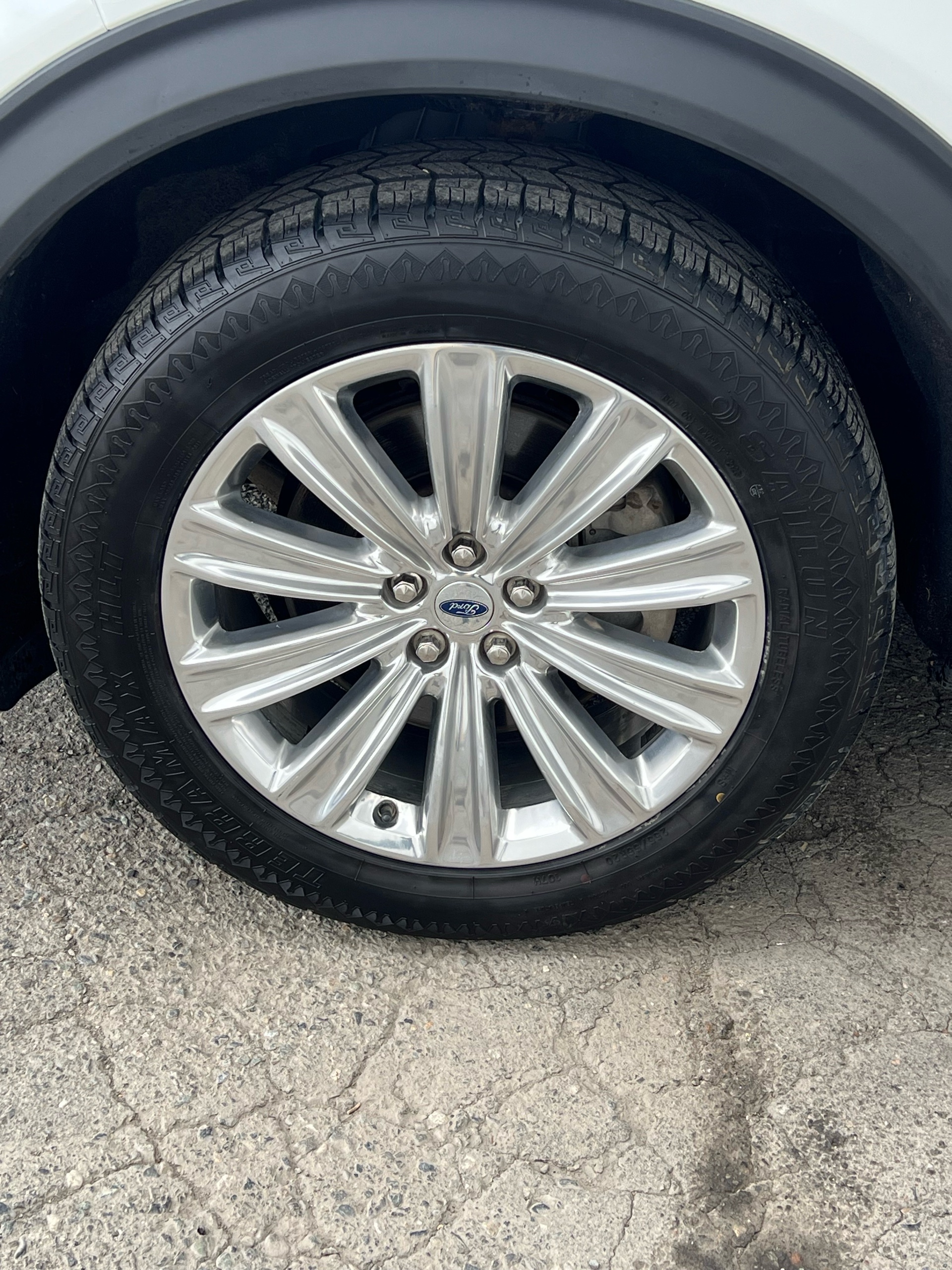 /drivehubautosales/2021-Ford-Explorer-12558525402987852.jpg