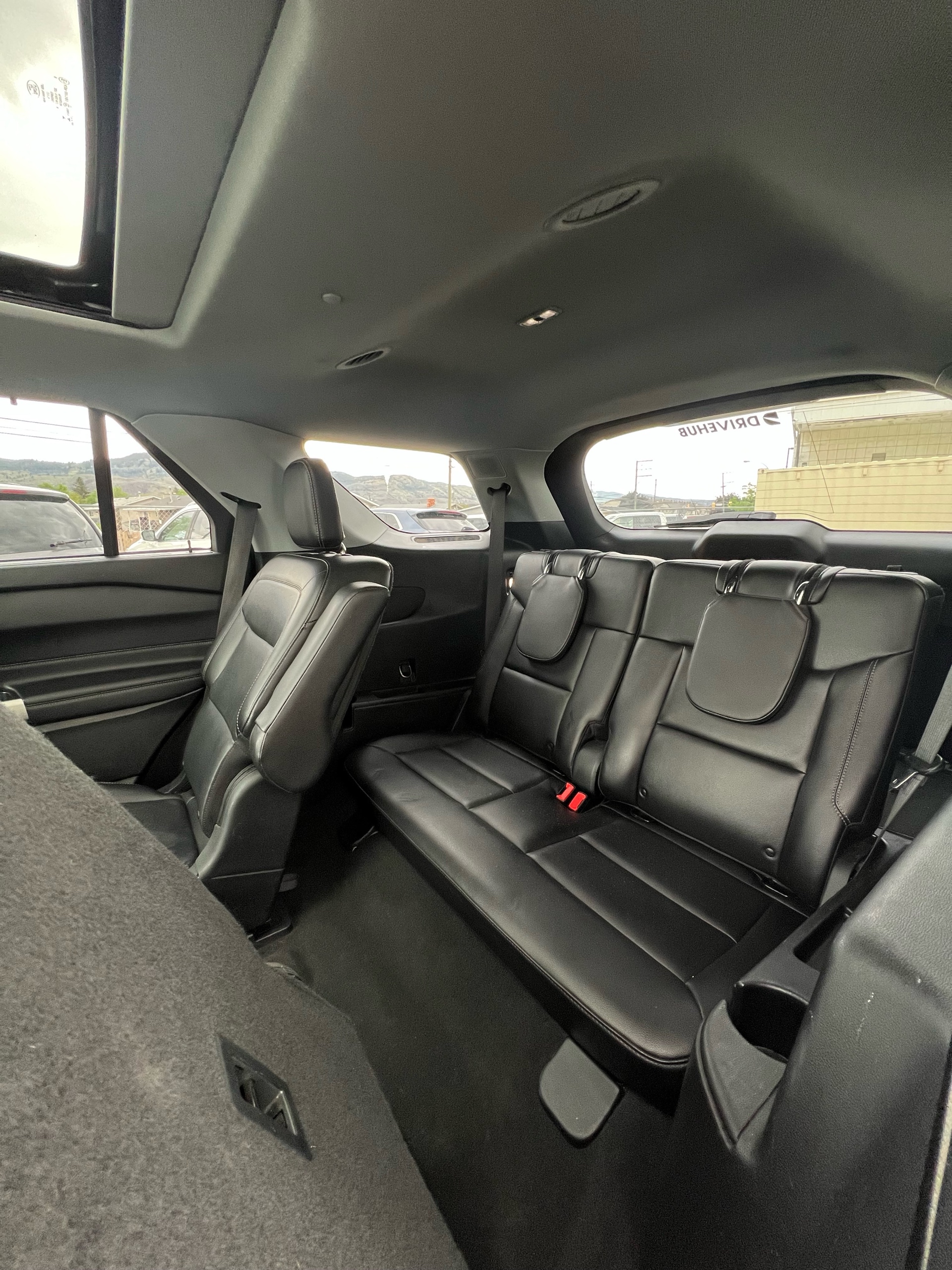 /drivehubautosales/2021-Ford-Explorer-3227568476456406.jpg