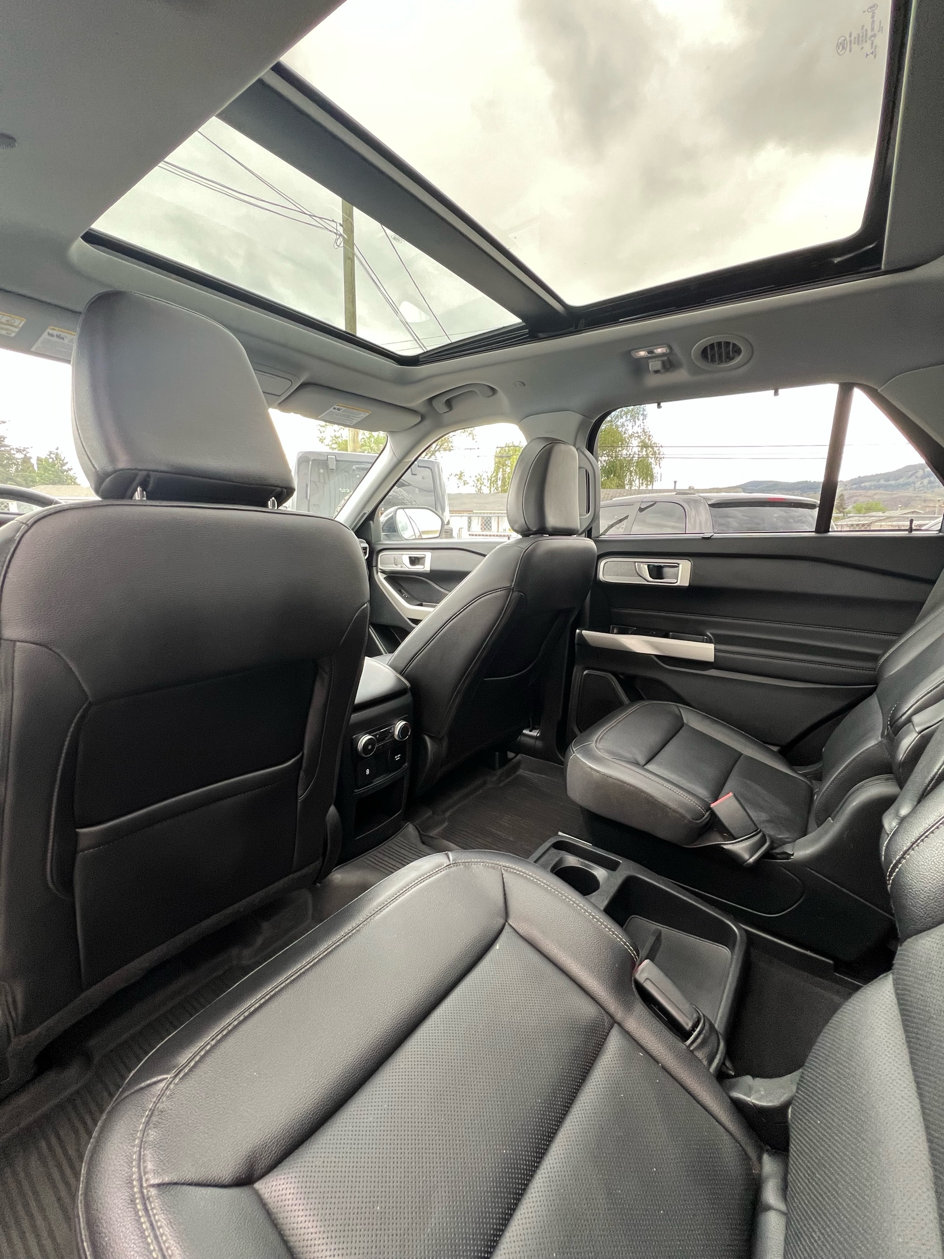 /drivehubautosales/2021-Ford-Explorer-8157650803296508.jpg