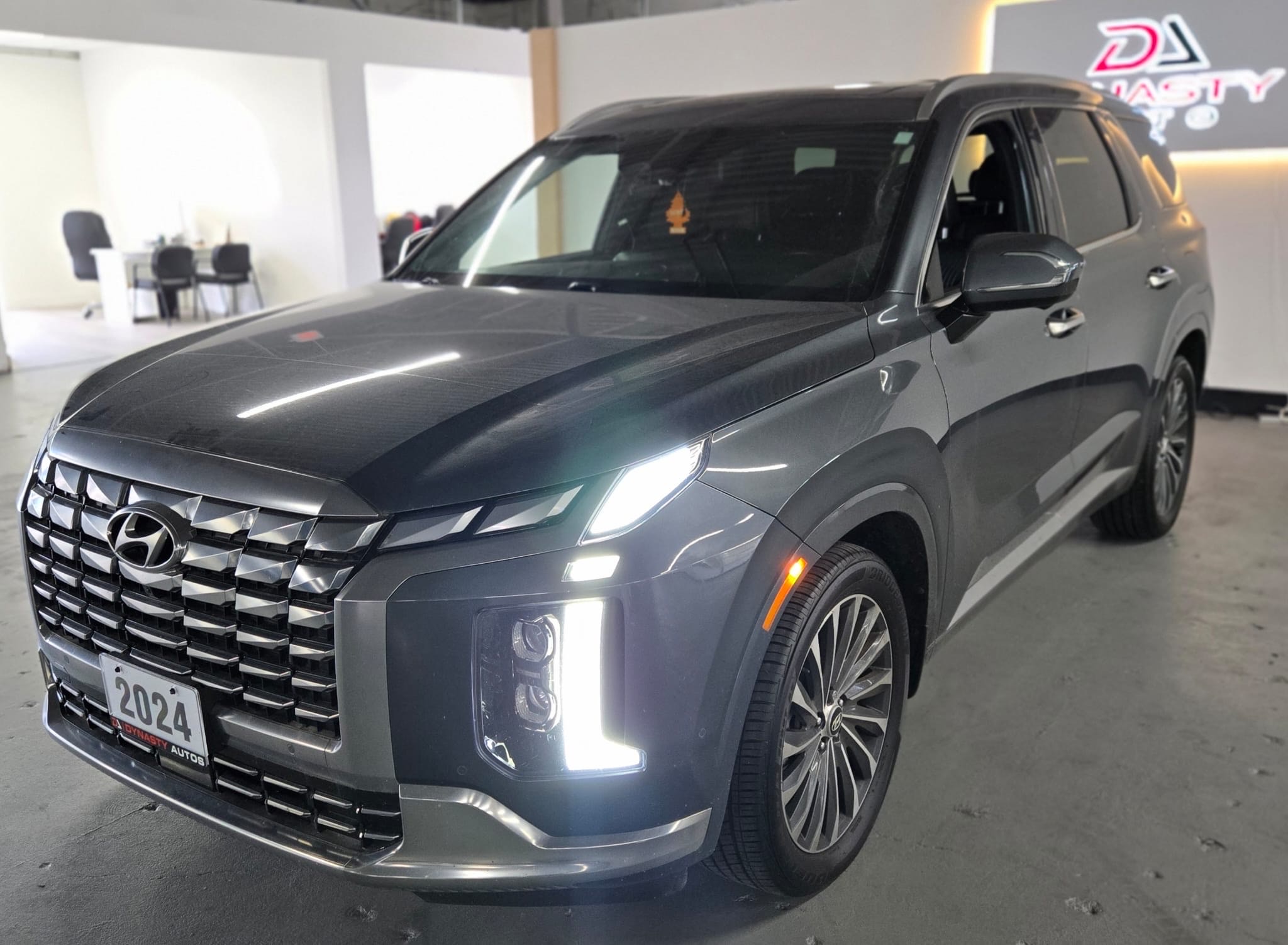 2024 Hyundai Palisade Ultimate Calligraphy 7-Passenger AWD | One Owner | Clean CARFAX for sale at Dynasty Auto Selection Inc