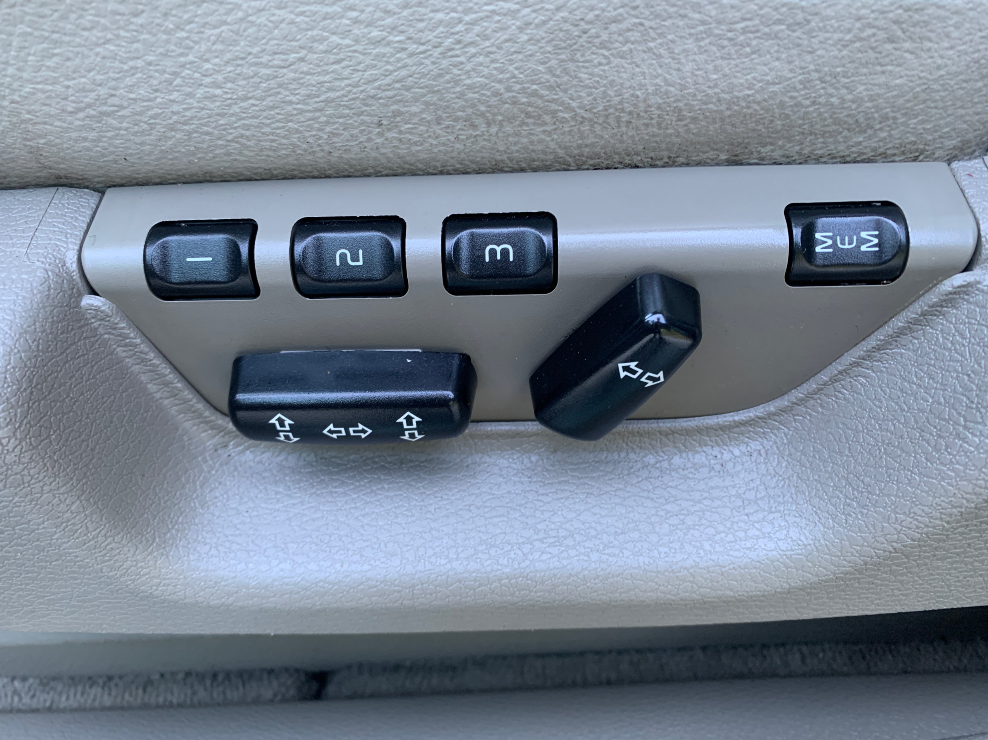 /enixmotorsportltd/2004-Volvo-XC90-8344359328319859.jpg