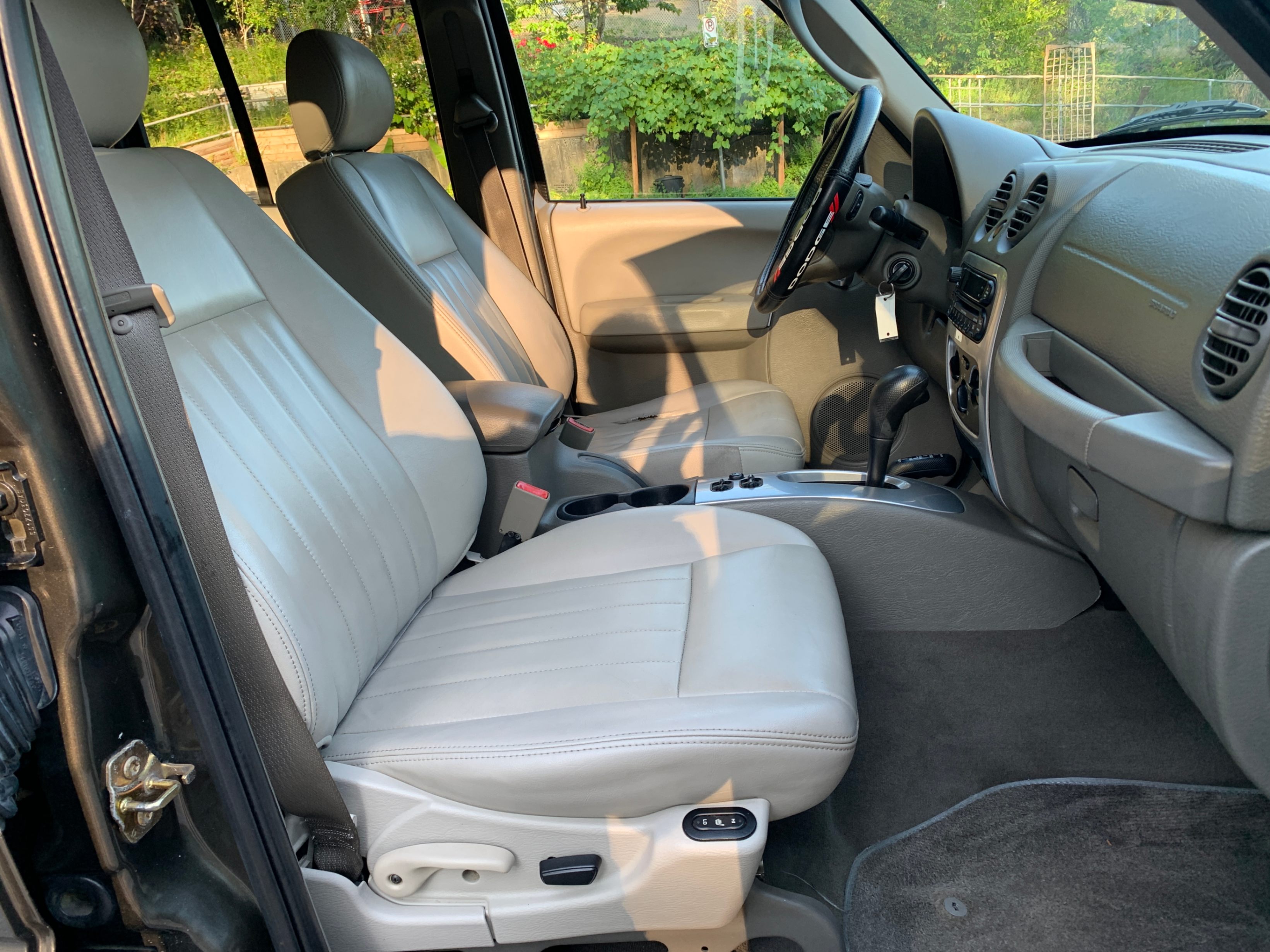 /enixmotorsportltd/2006-Jeep-Liberty-056962186971103224.jpg
