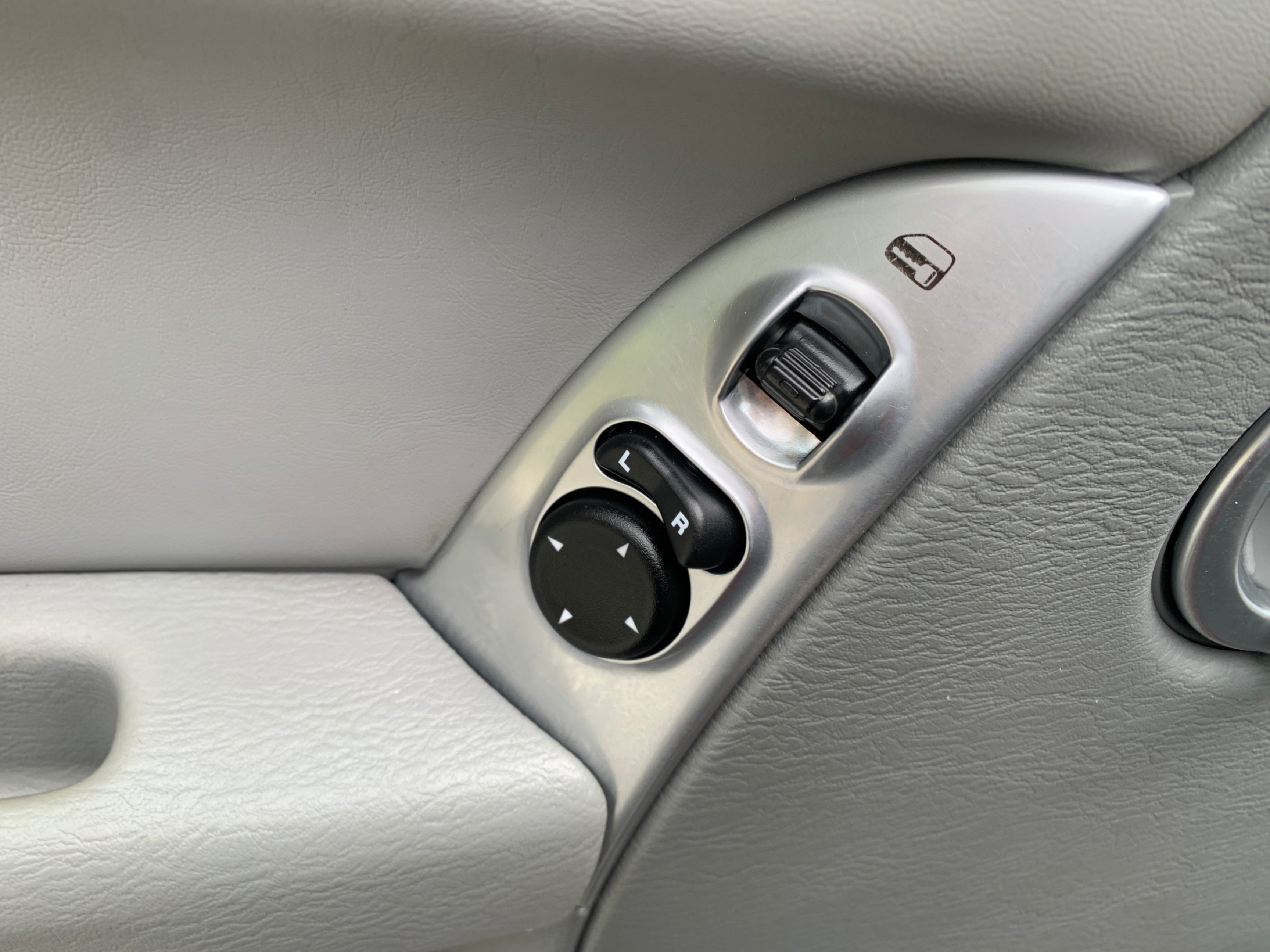 /enixmotorsportltd/2006-Jeep-Liberty-8670492125755473.jpg
