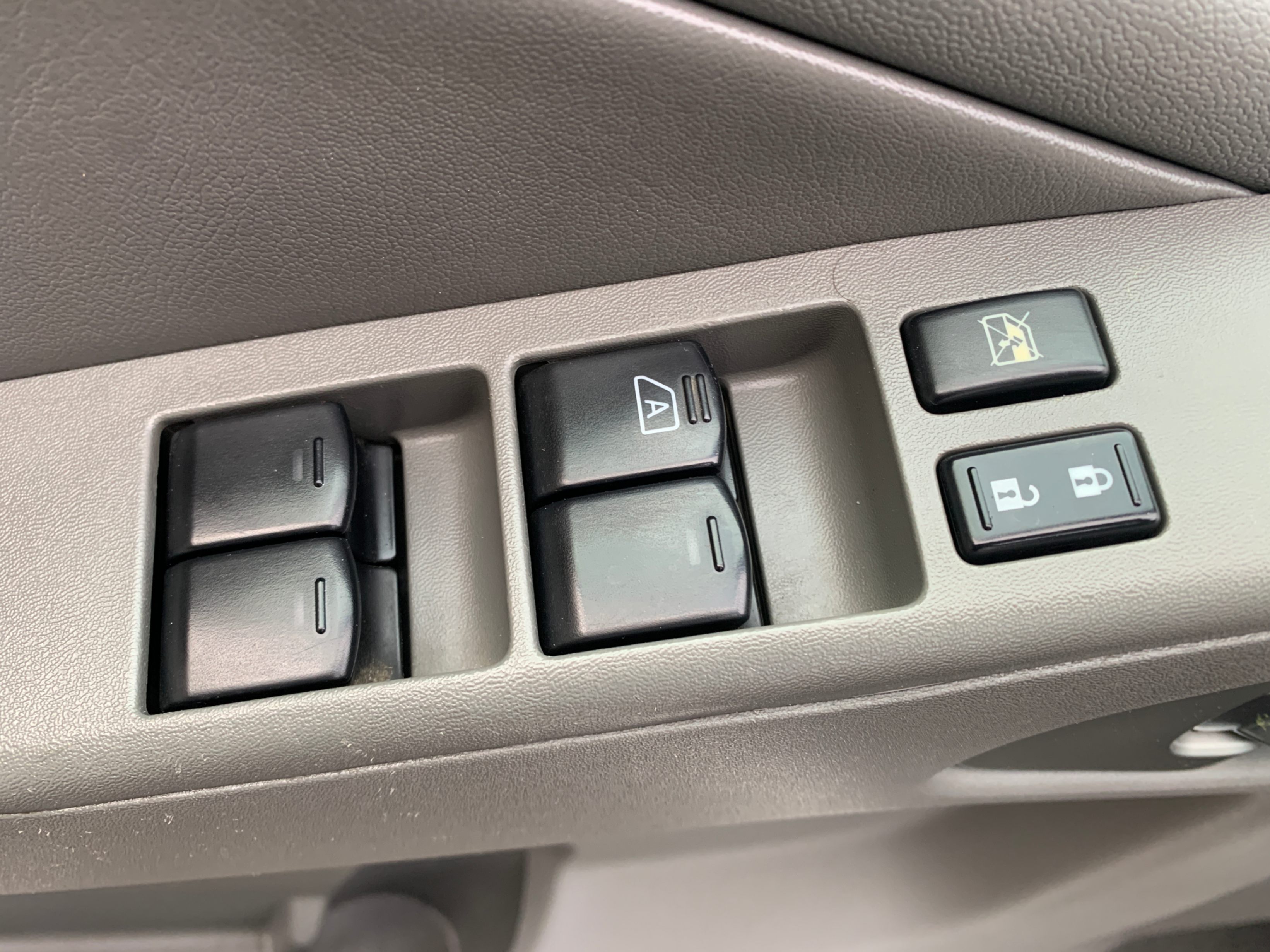 /enixmotorsportltd/2011-Nissan-Frontier-020448431802881473.jpg