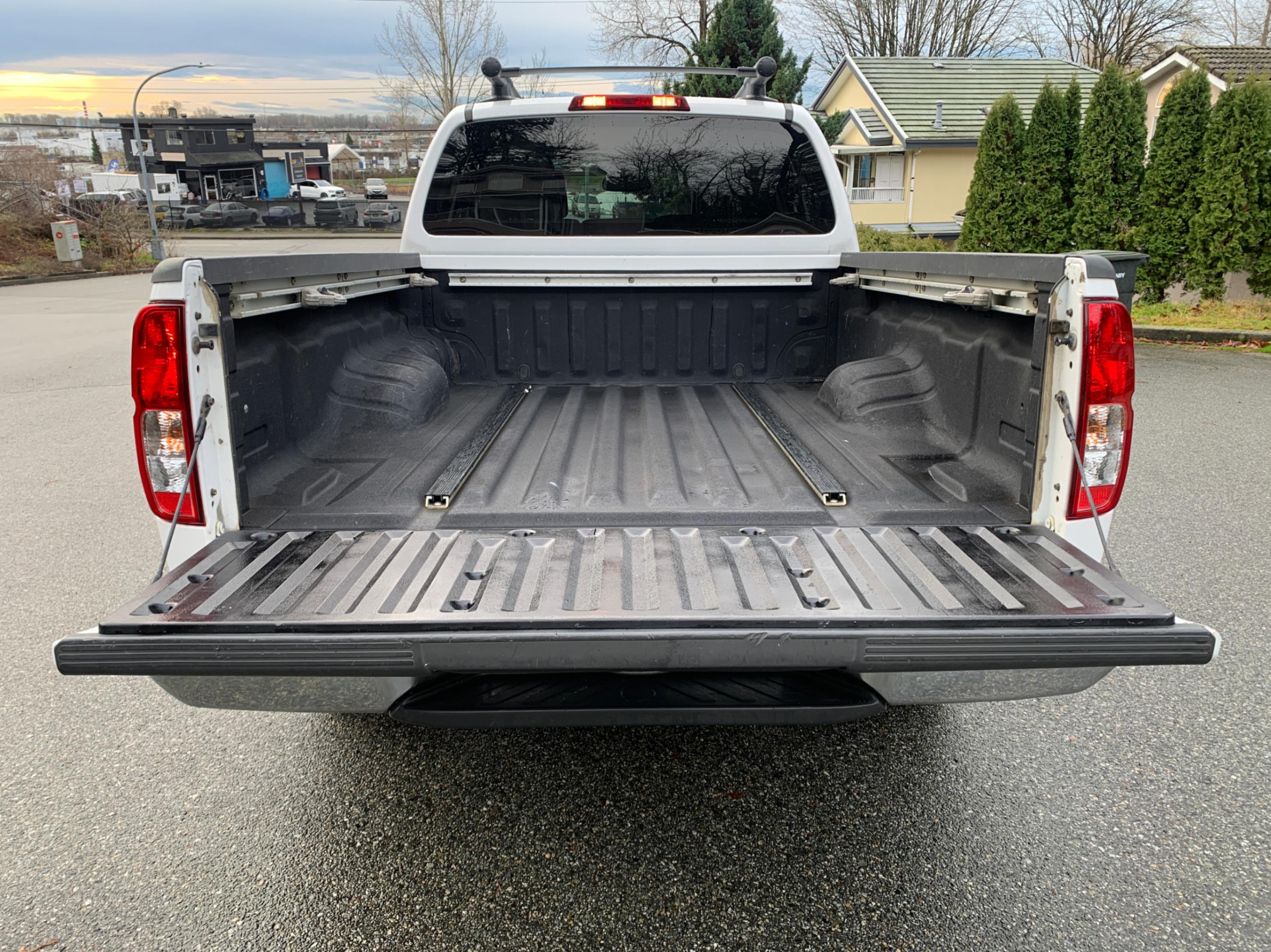 /enixmotorsportltd/2011-Nissan-Frontier-5391490290953147.jpg