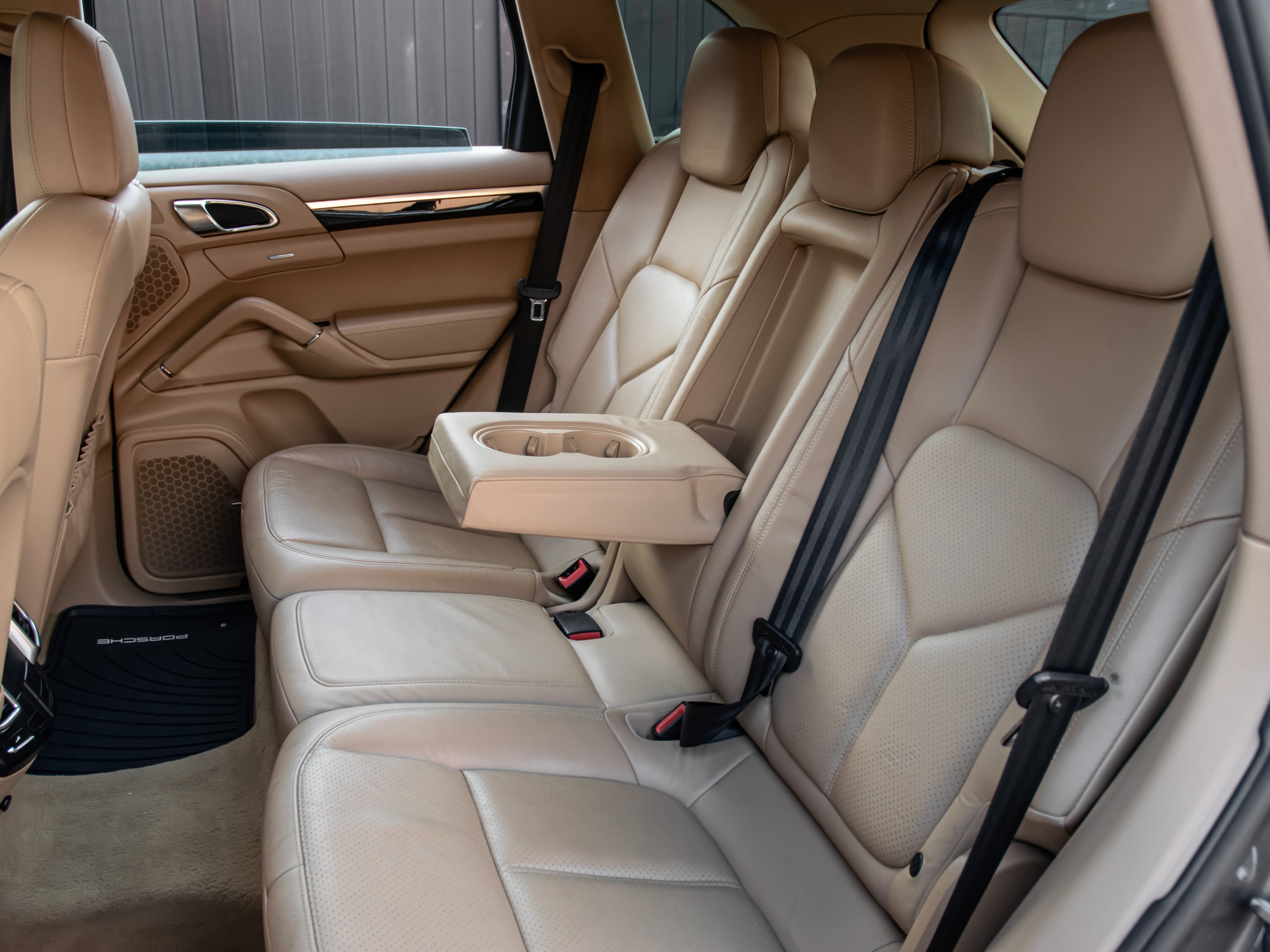 /firstgearmotorcar/2011-Porsche-Cayenne-02661784698966474.jpg