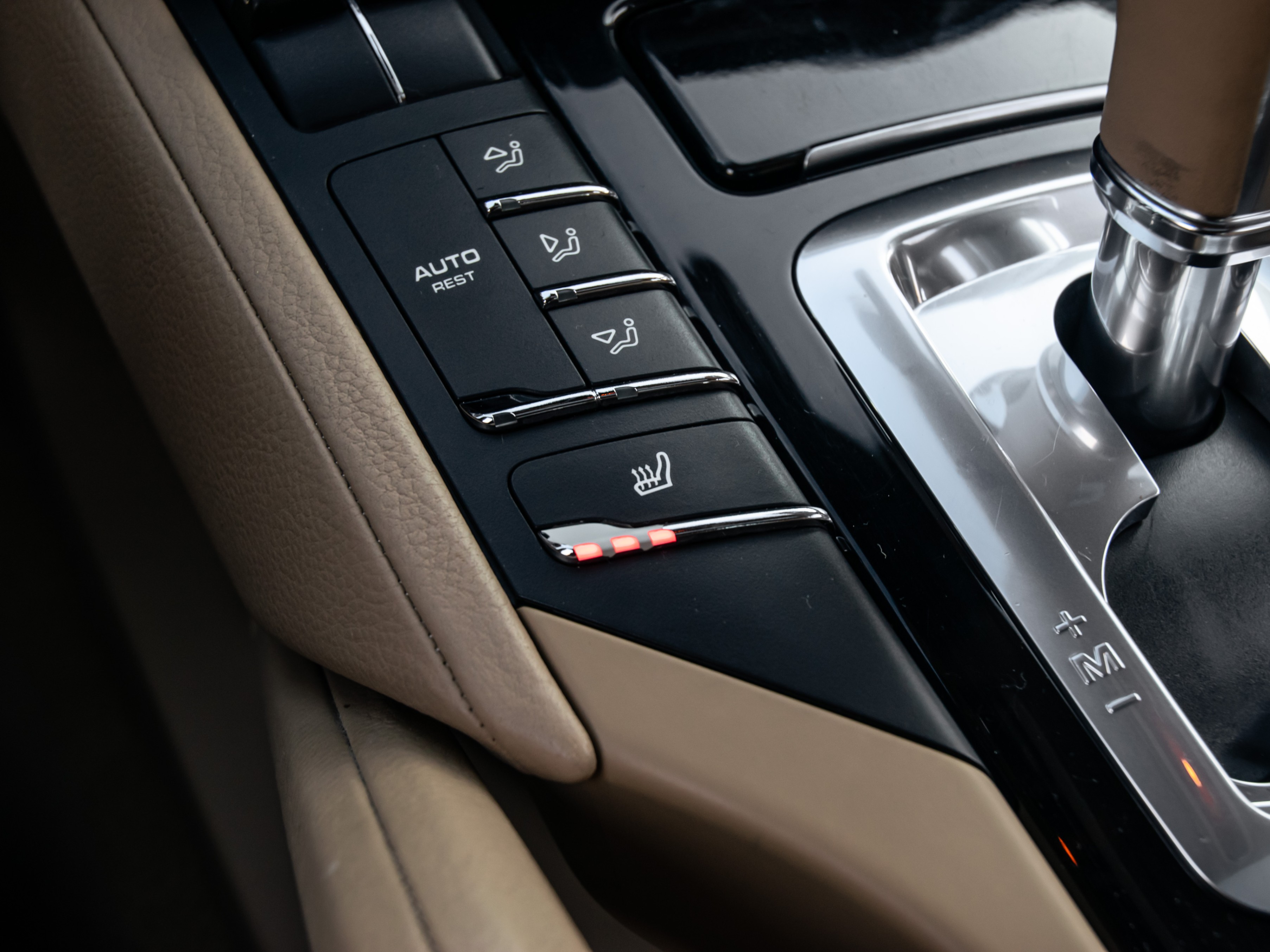 /firstgearmotorcar/2011-Porsche-Cayenne-08882621979494743.jpg