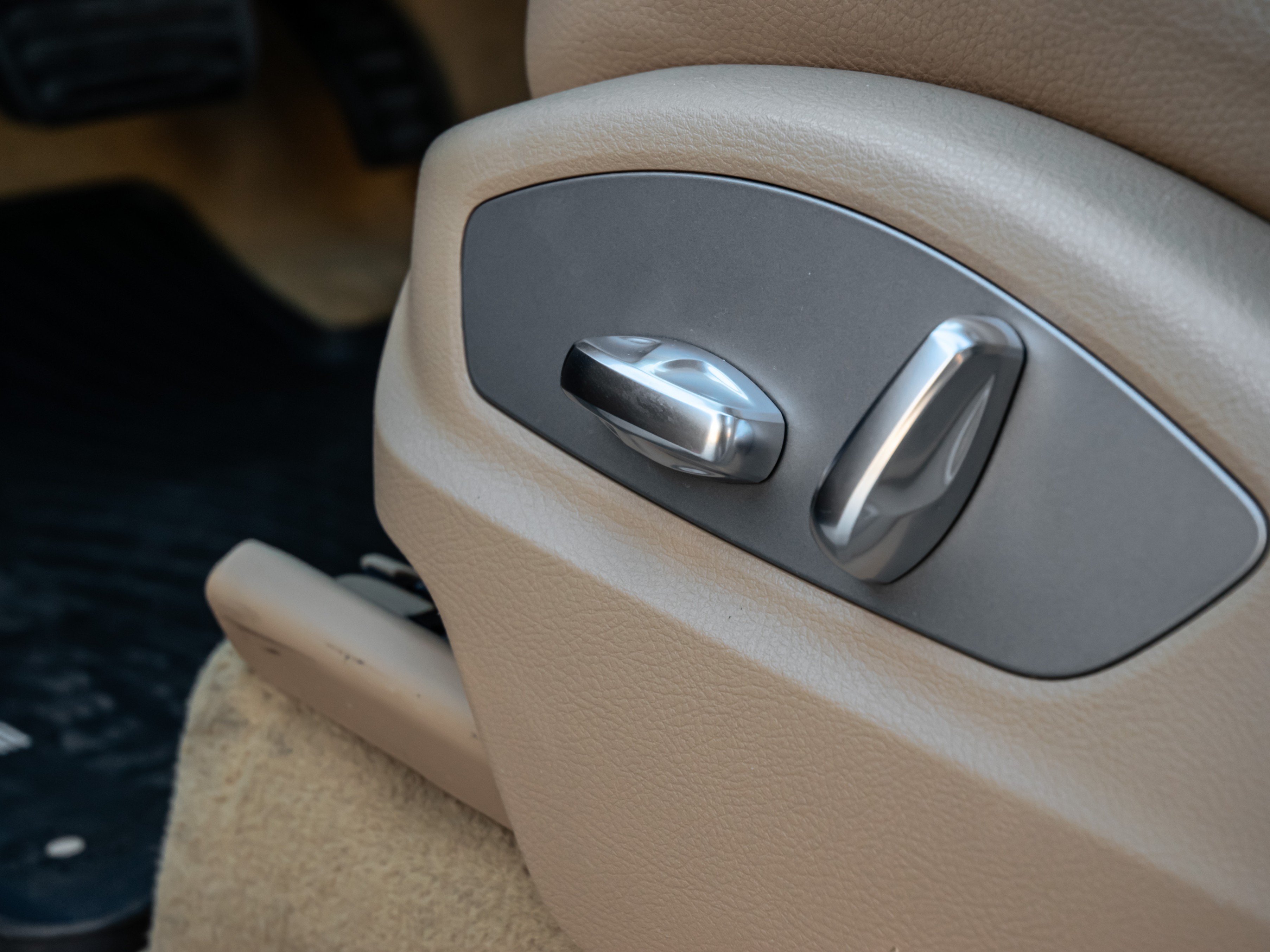 /firstgearmotorcar/2011-Porsche-Cayenne-2349676468841746.jpg