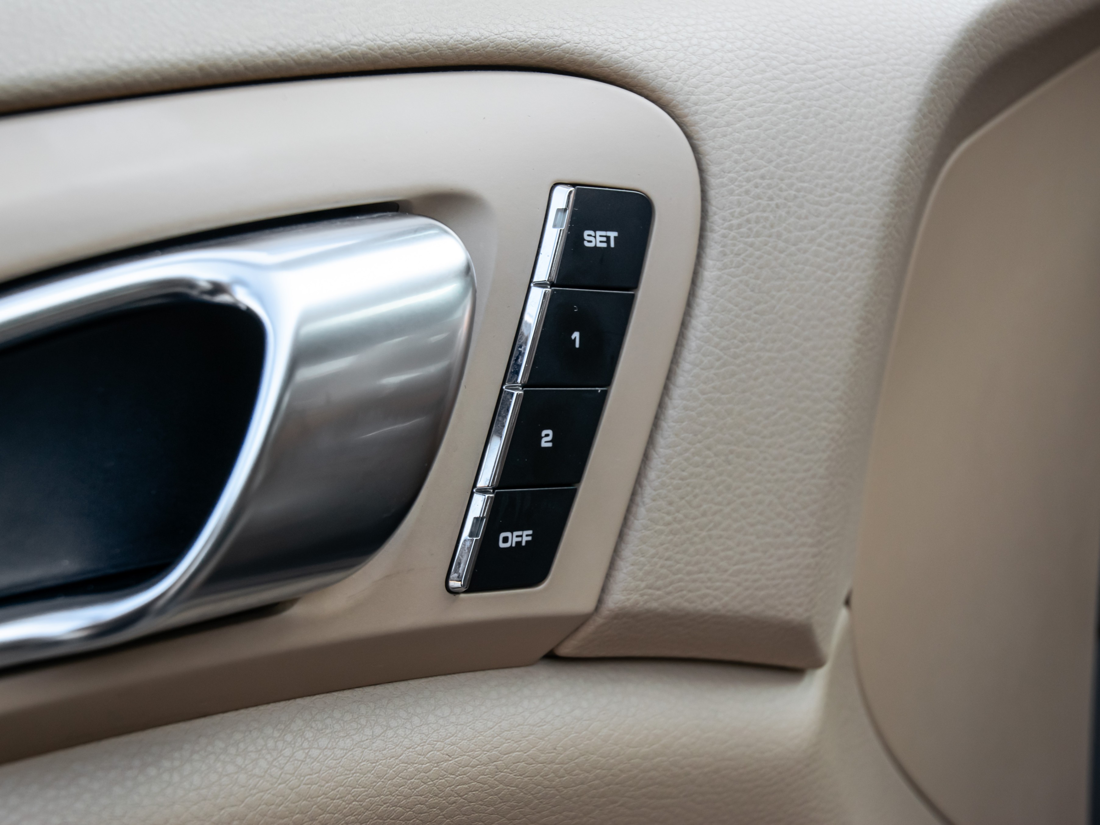 /firstgearmotorcar/2011-Porsche-Cayenne-5801394199072745.jpg
